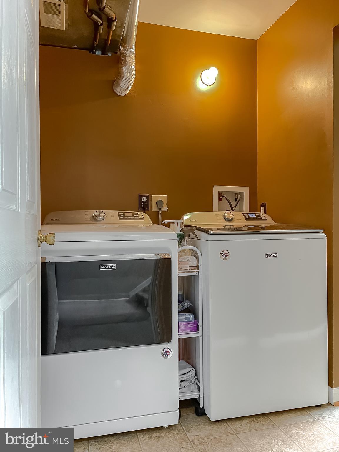 COUNTRY PINES - Residential