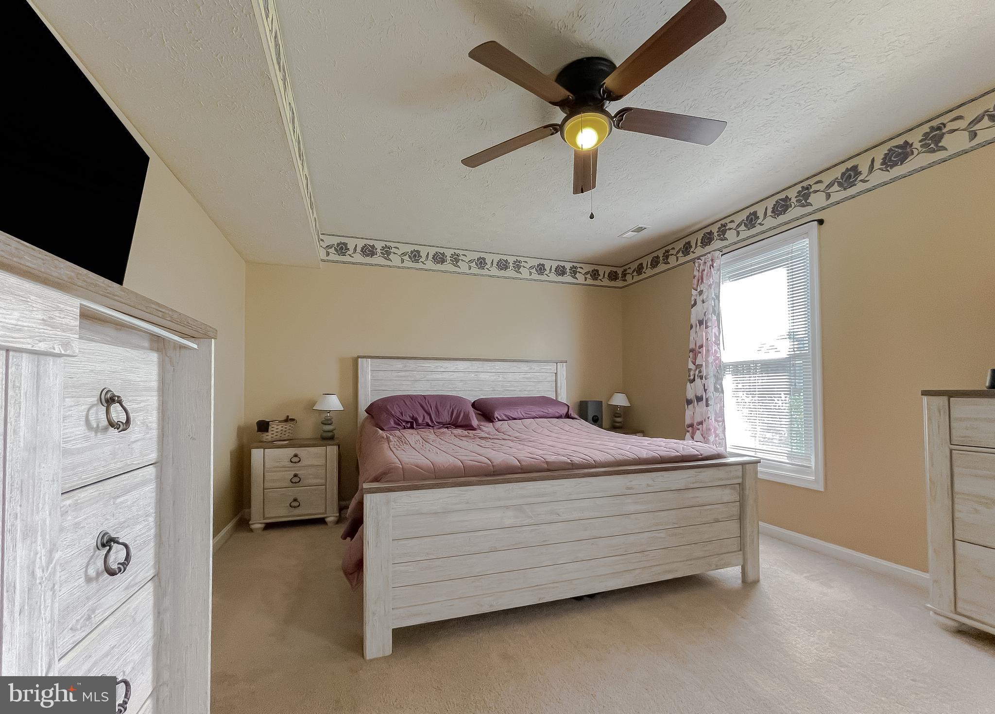 COUNTRY PINES - Residential