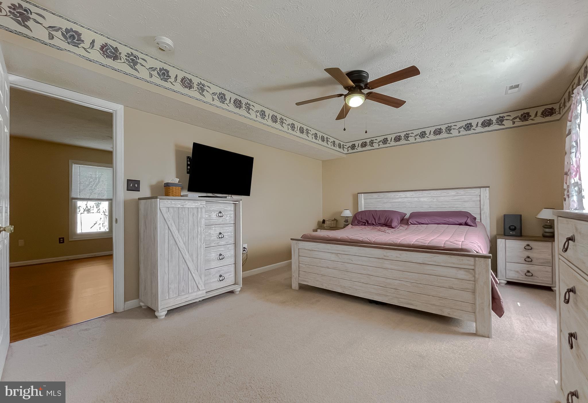 COUNTRY PINES - Residential