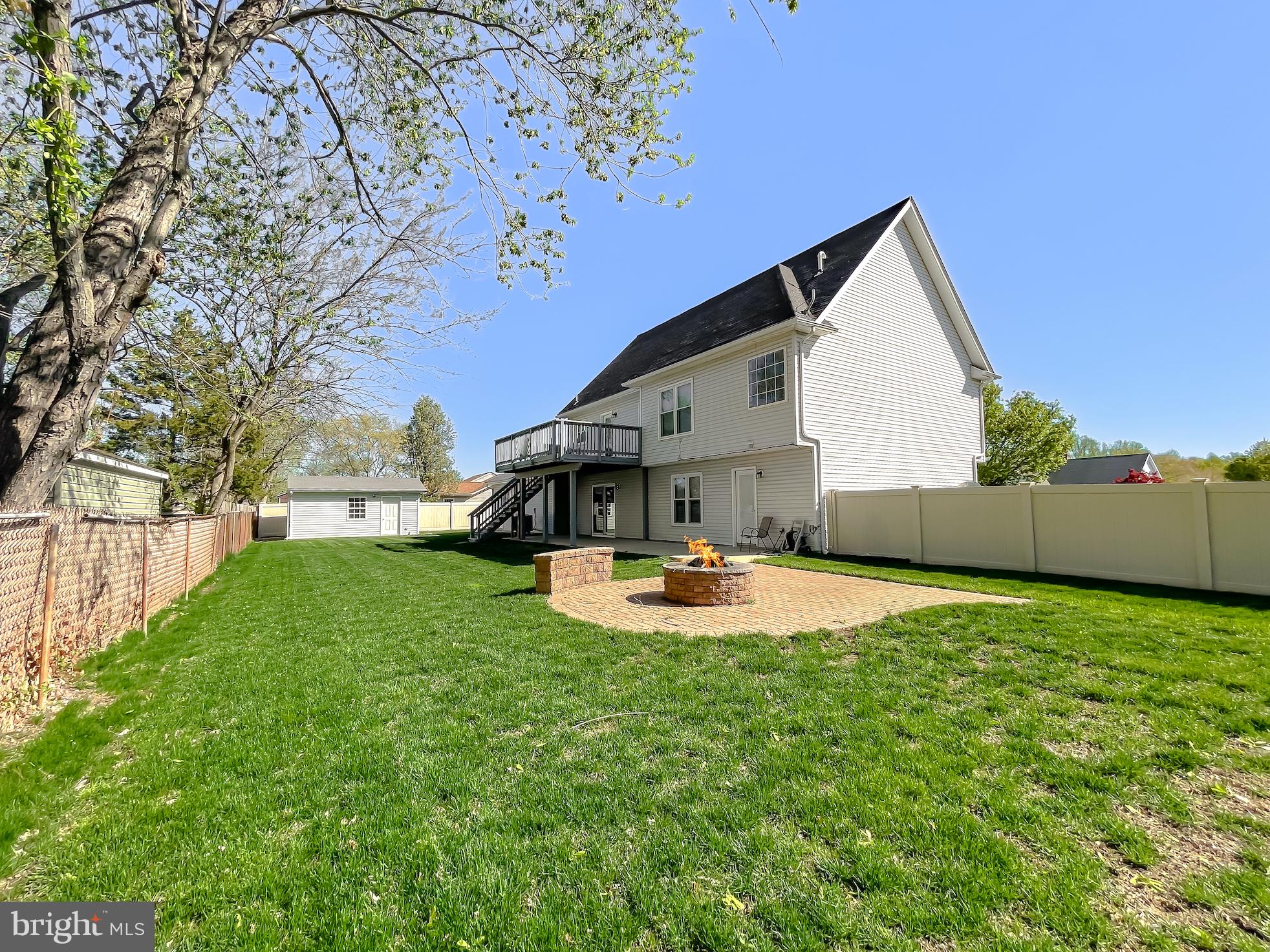 COUNTRY PINES - Residential