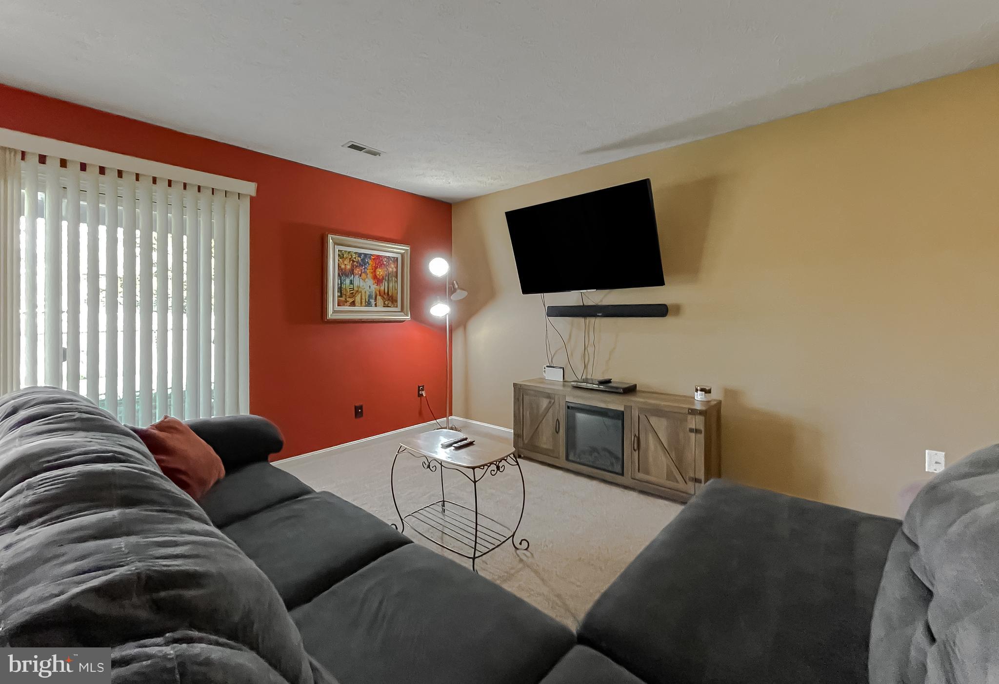 COUNTRY PINES - Residential