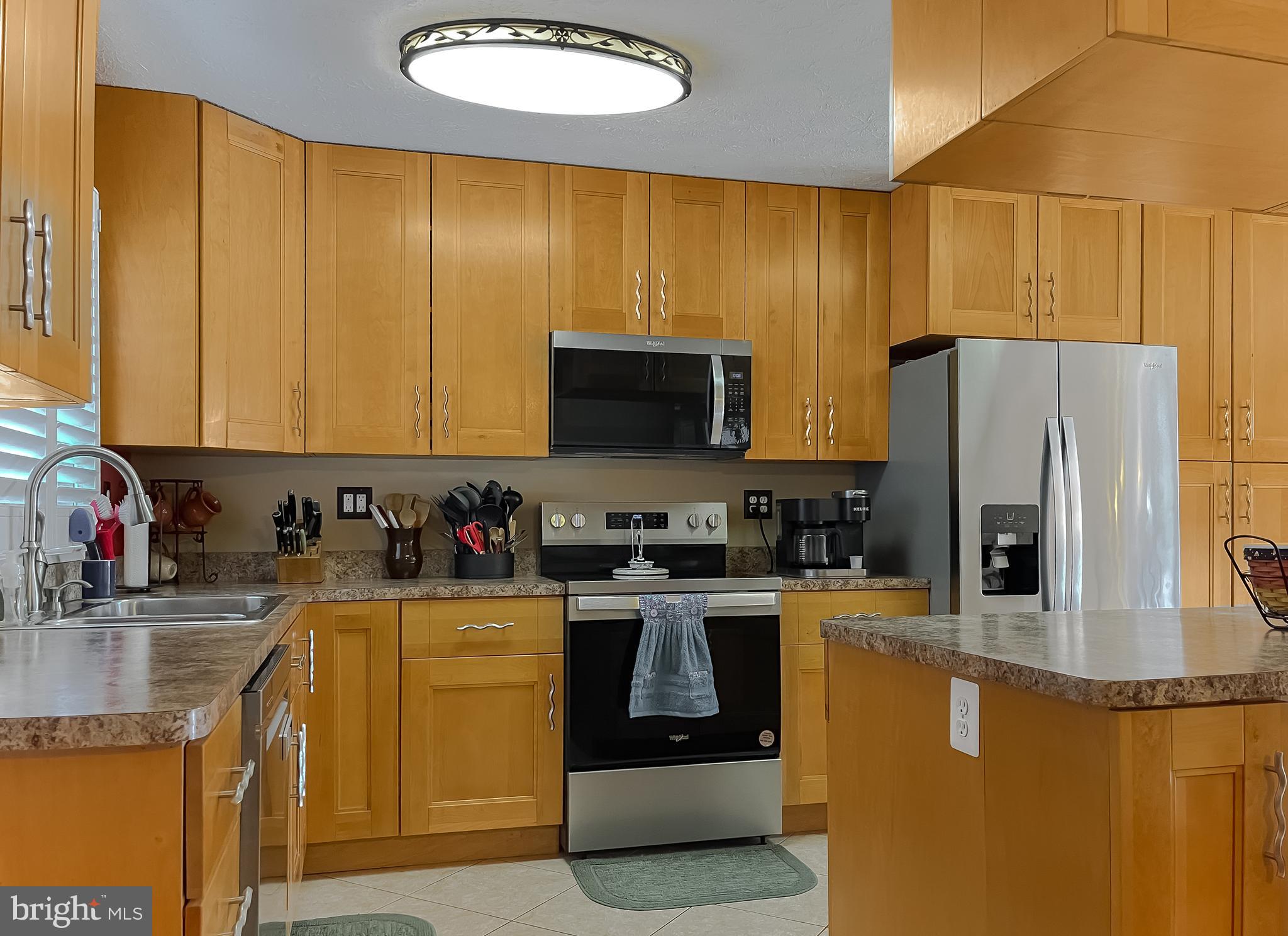 COUNTRY PINES - Residential