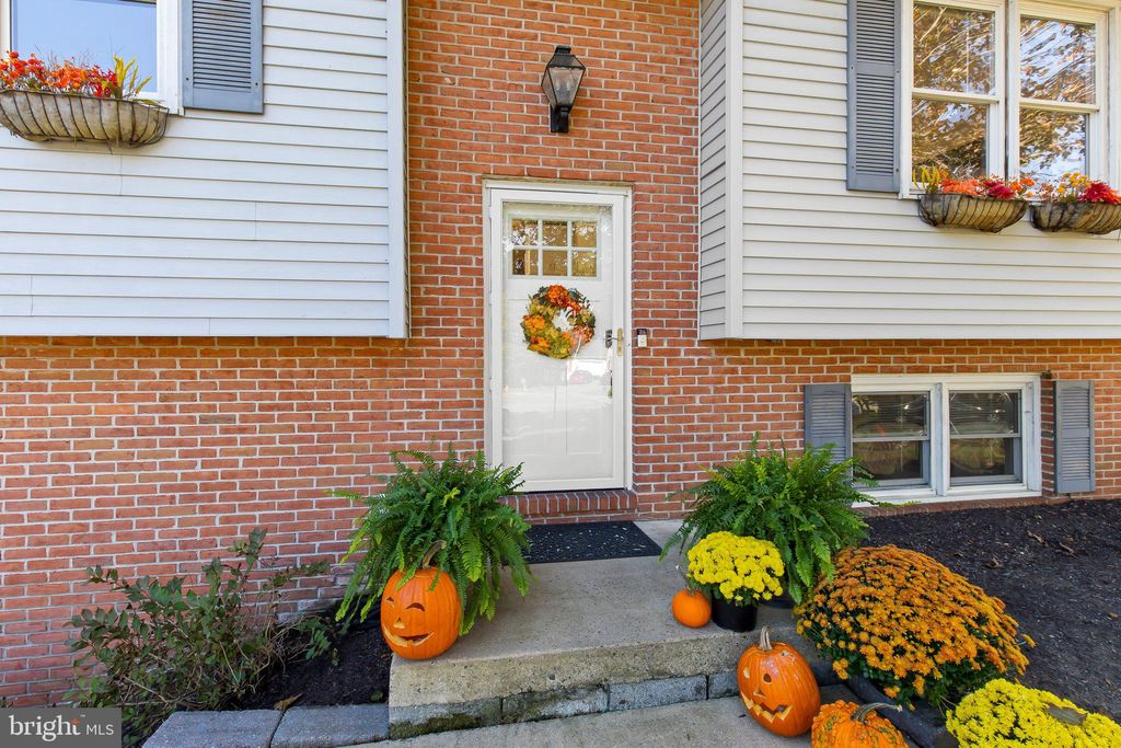 Photo of 7 Ivywood Court, Lancaster, PA 17603 (MLS # PALA2059238)