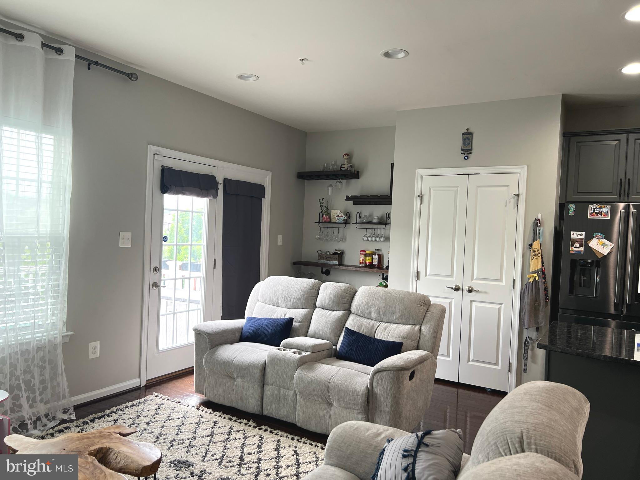 LANDSDALE - Residential Lease