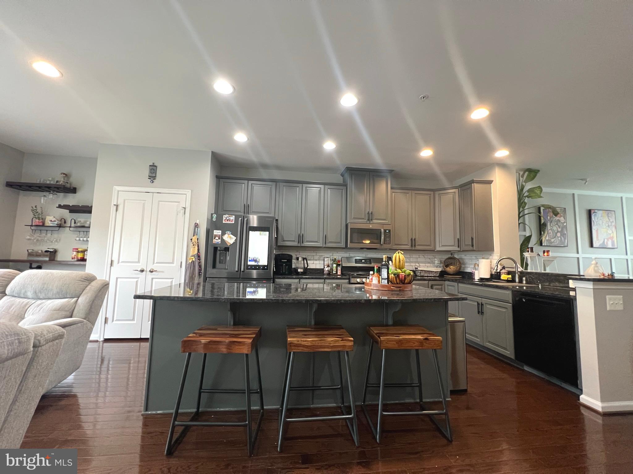 LANDSDALE - Residential Lease