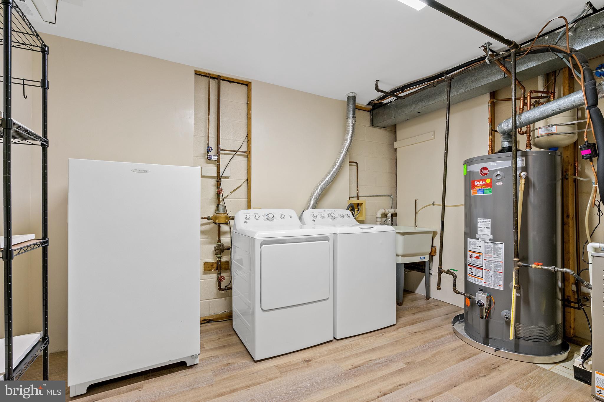 MONTROSE VILLAGE - Residential