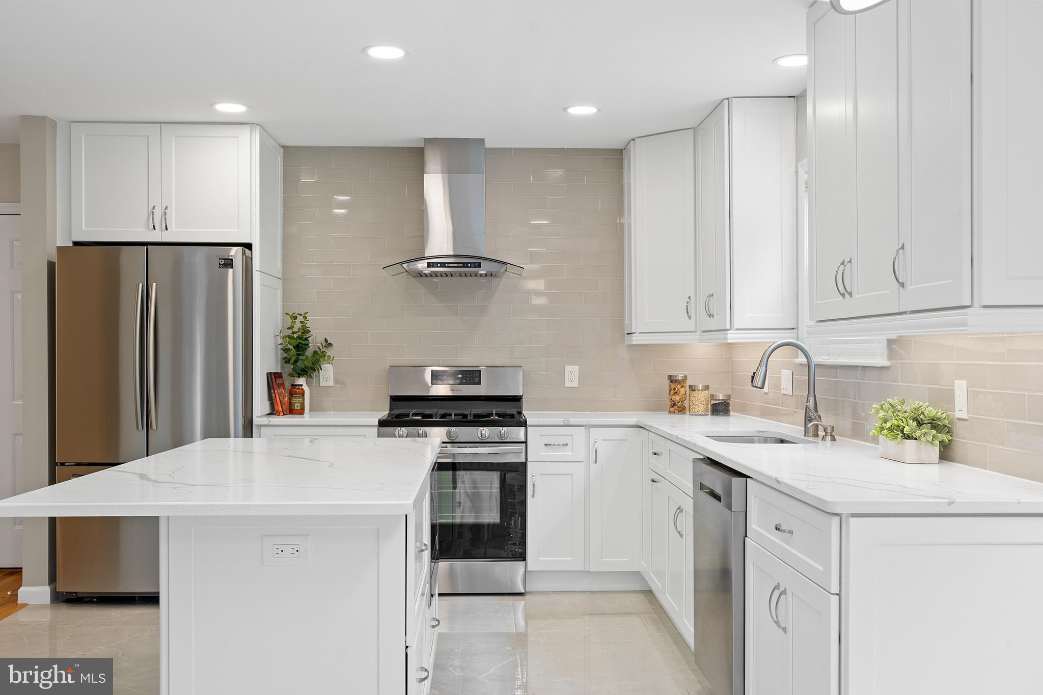 MONTROSE VILLAGE - Residential