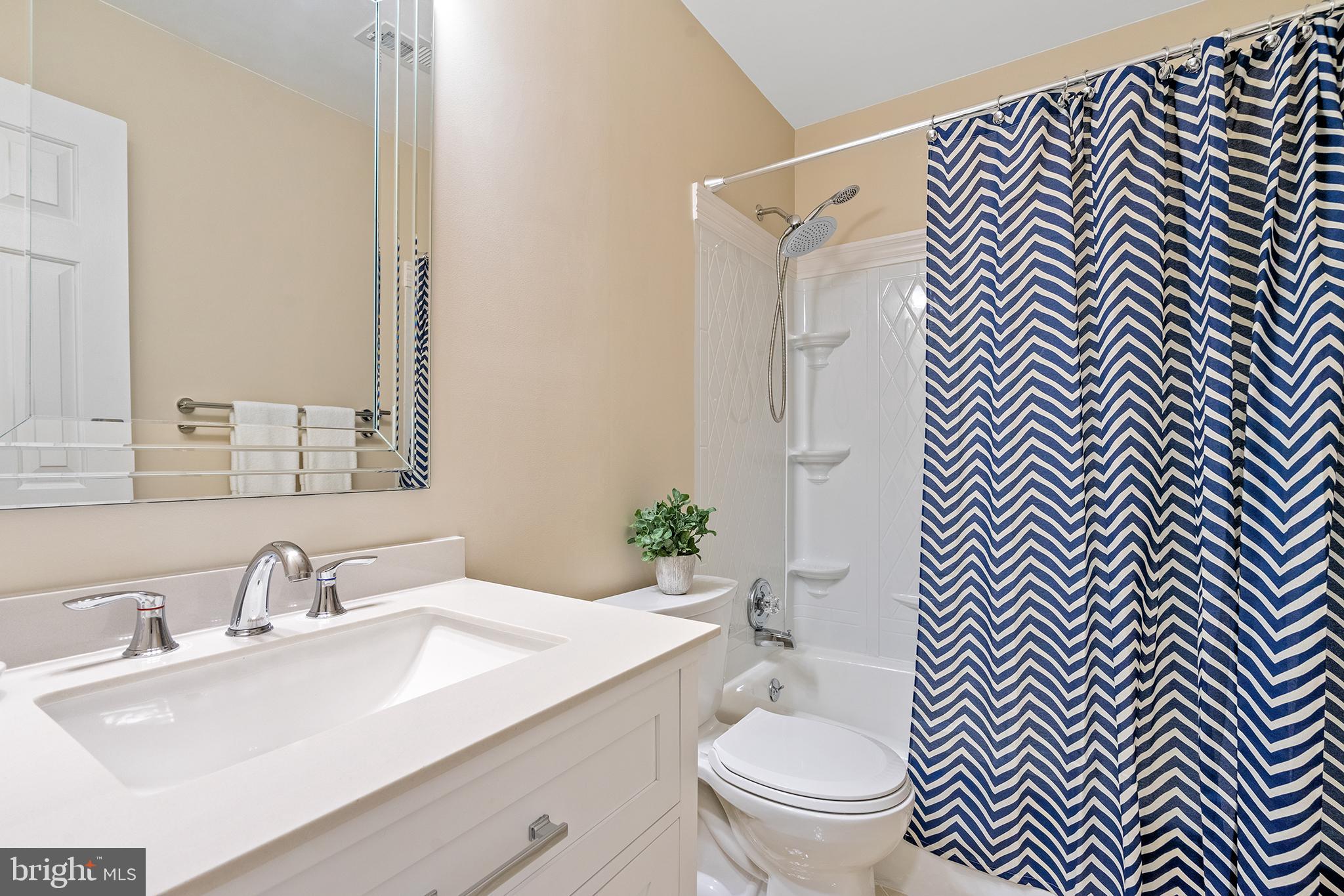 MONTROSE VILLAGE - Residential