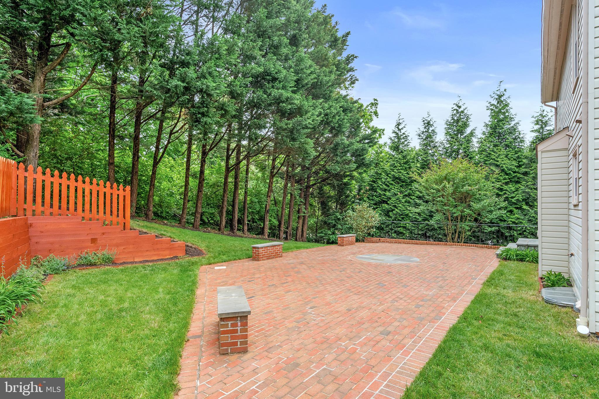 MONTROSE VILLAGE - Residential