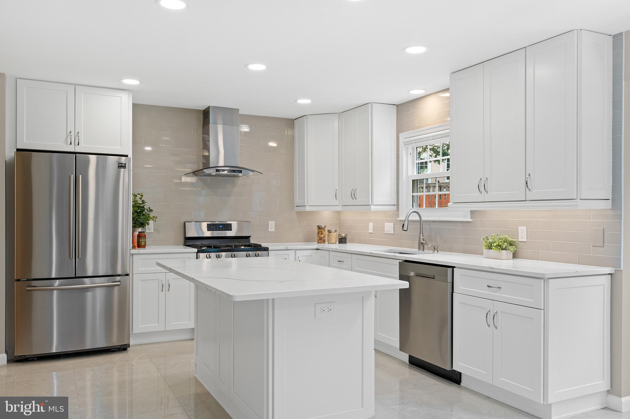 MONTROSE VILLAGE - Residential