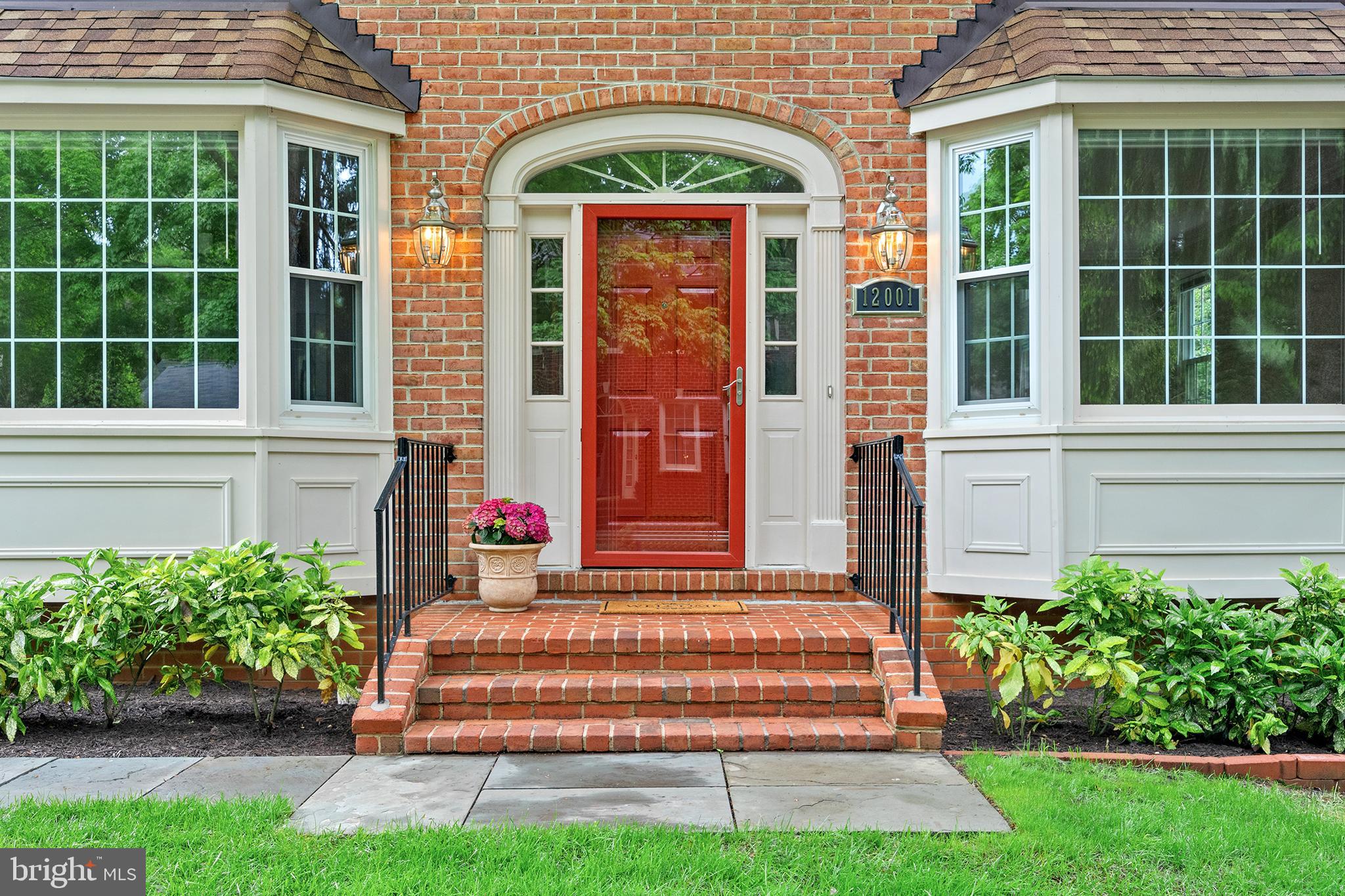 MONTROSE VILLAGE - Residential