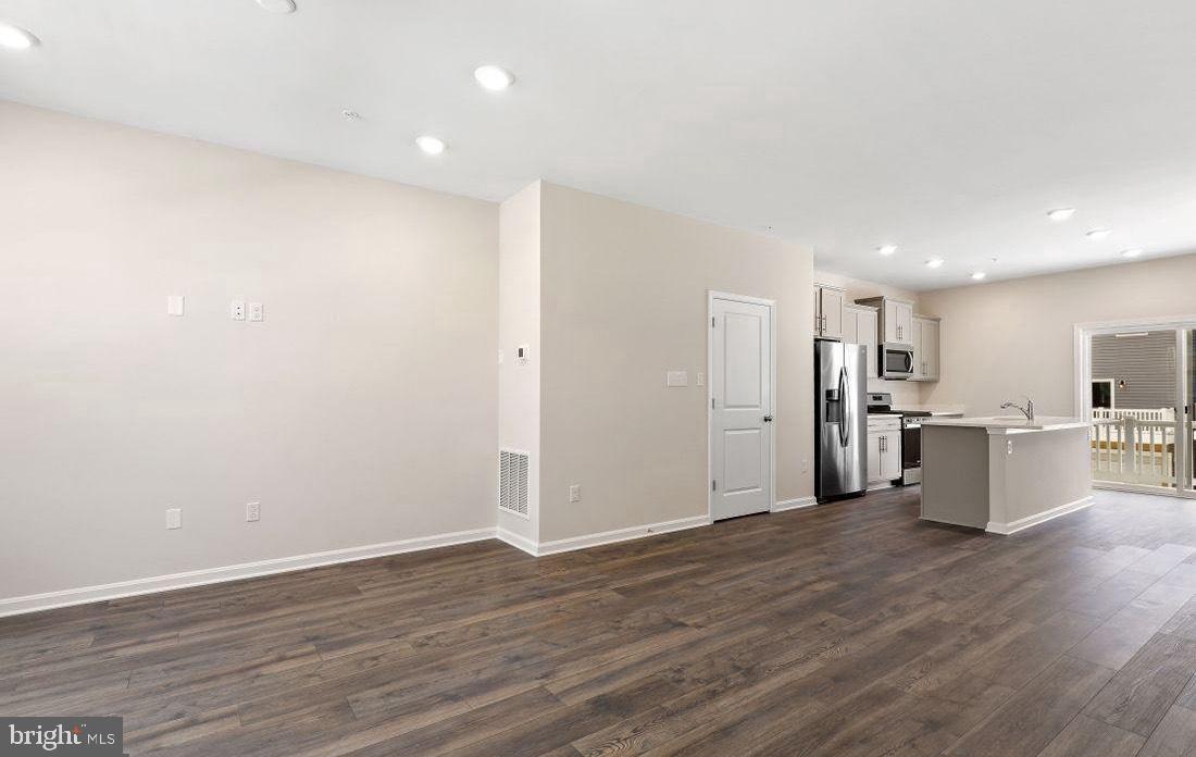 WESTVIEW SOUTH - Residential Lease