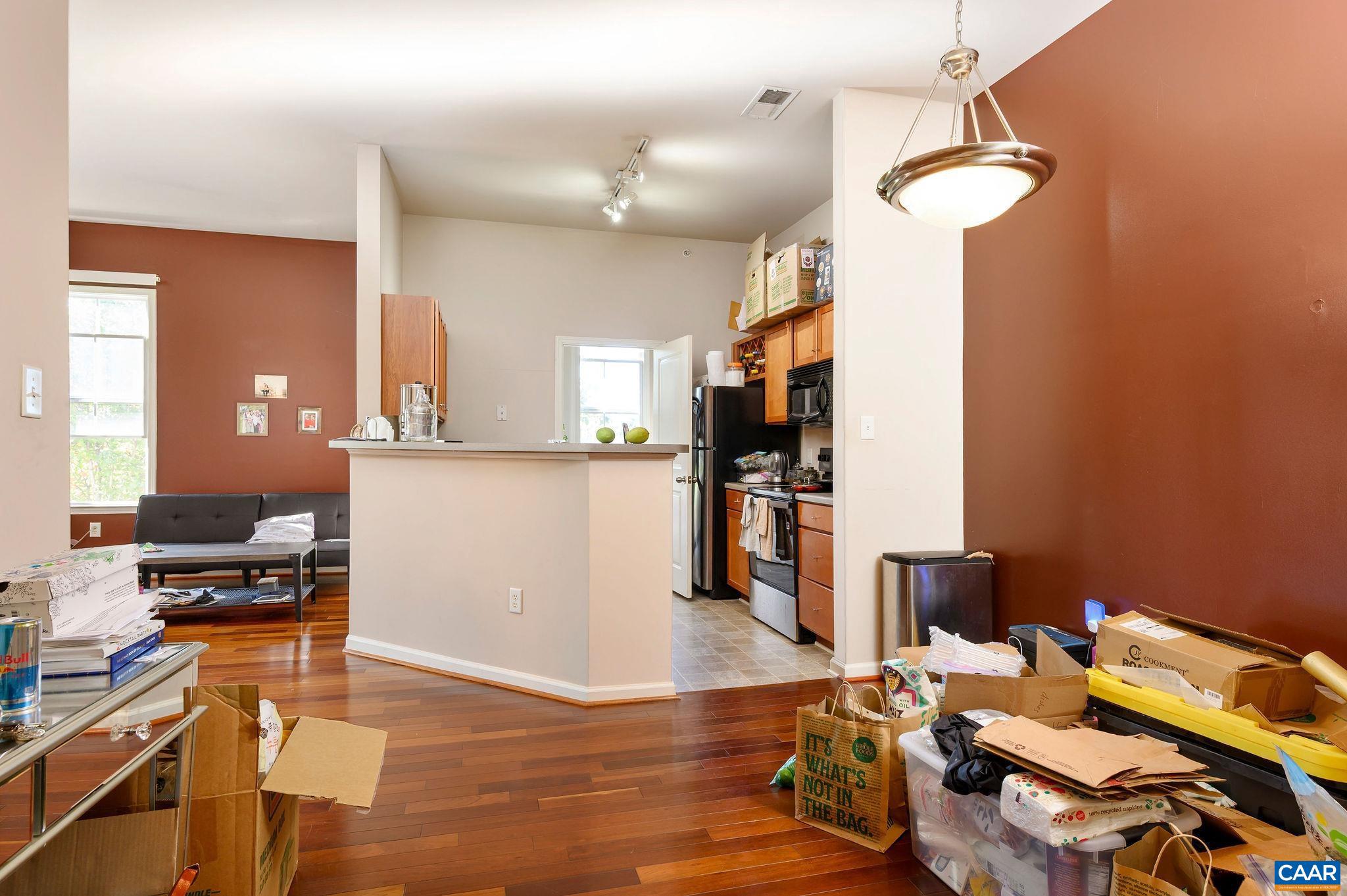 700 WALKER SQ 4A