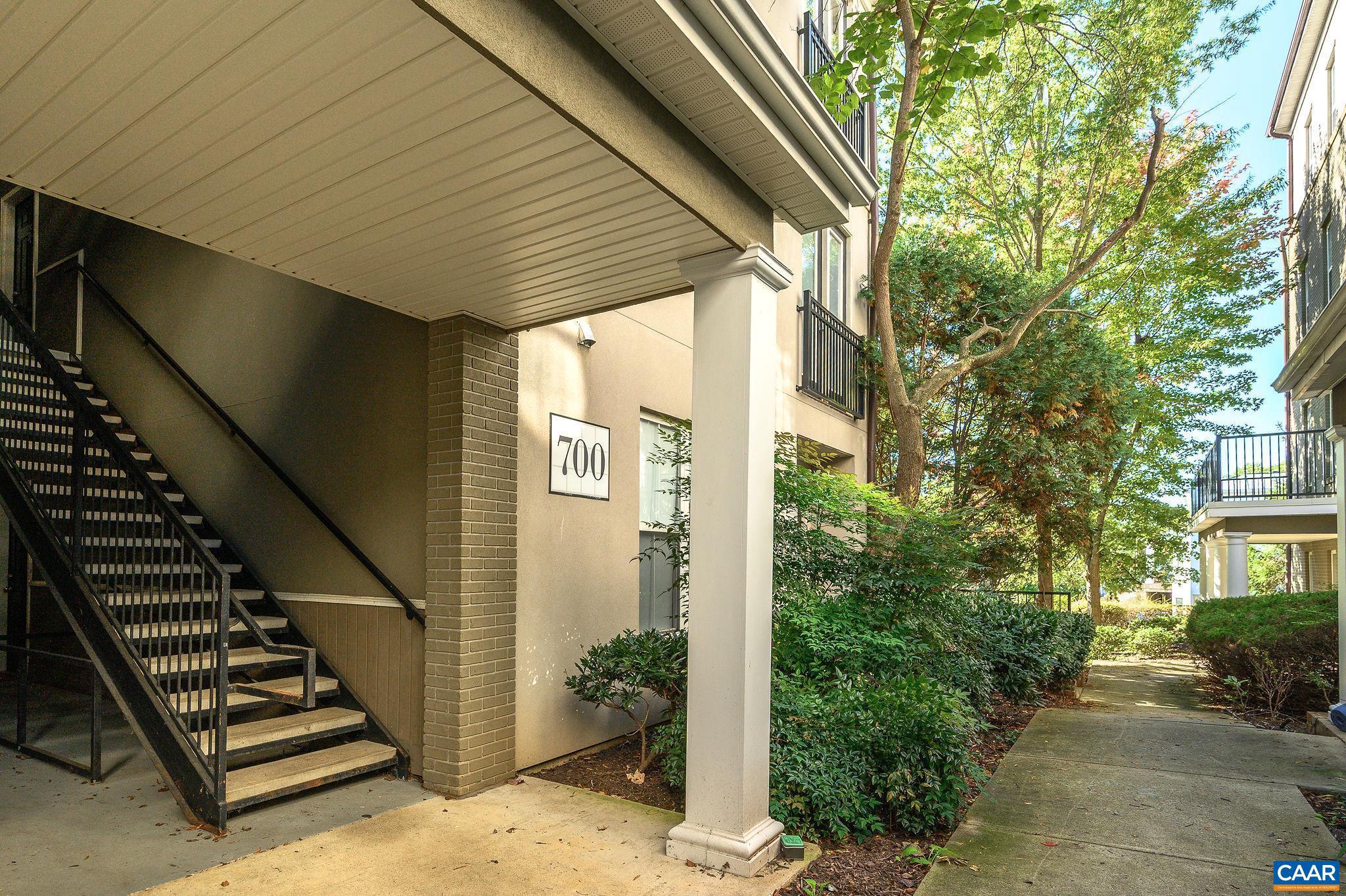 700 WALKER SQ 4A