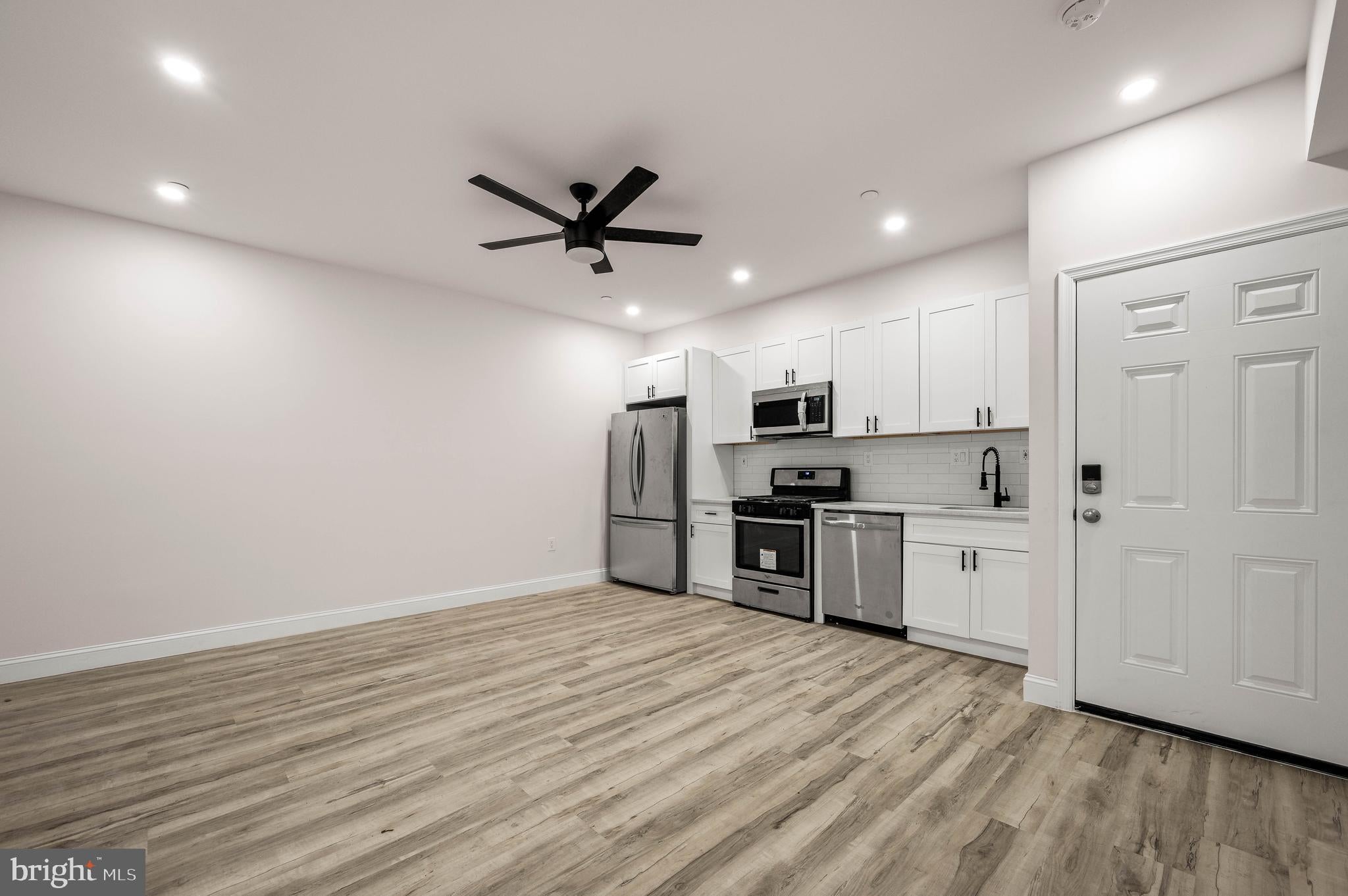 437 W GIRARD AVENUE 1