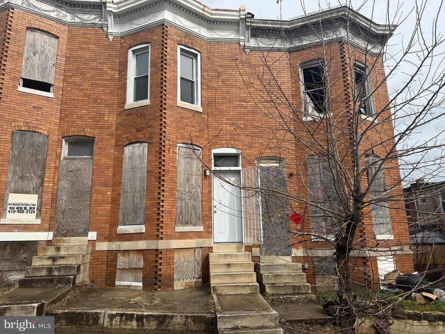 As - is CASH/HARD MONEY ONLY Seller will make no repairs 

Buyer to pay all transfer and rec taxes