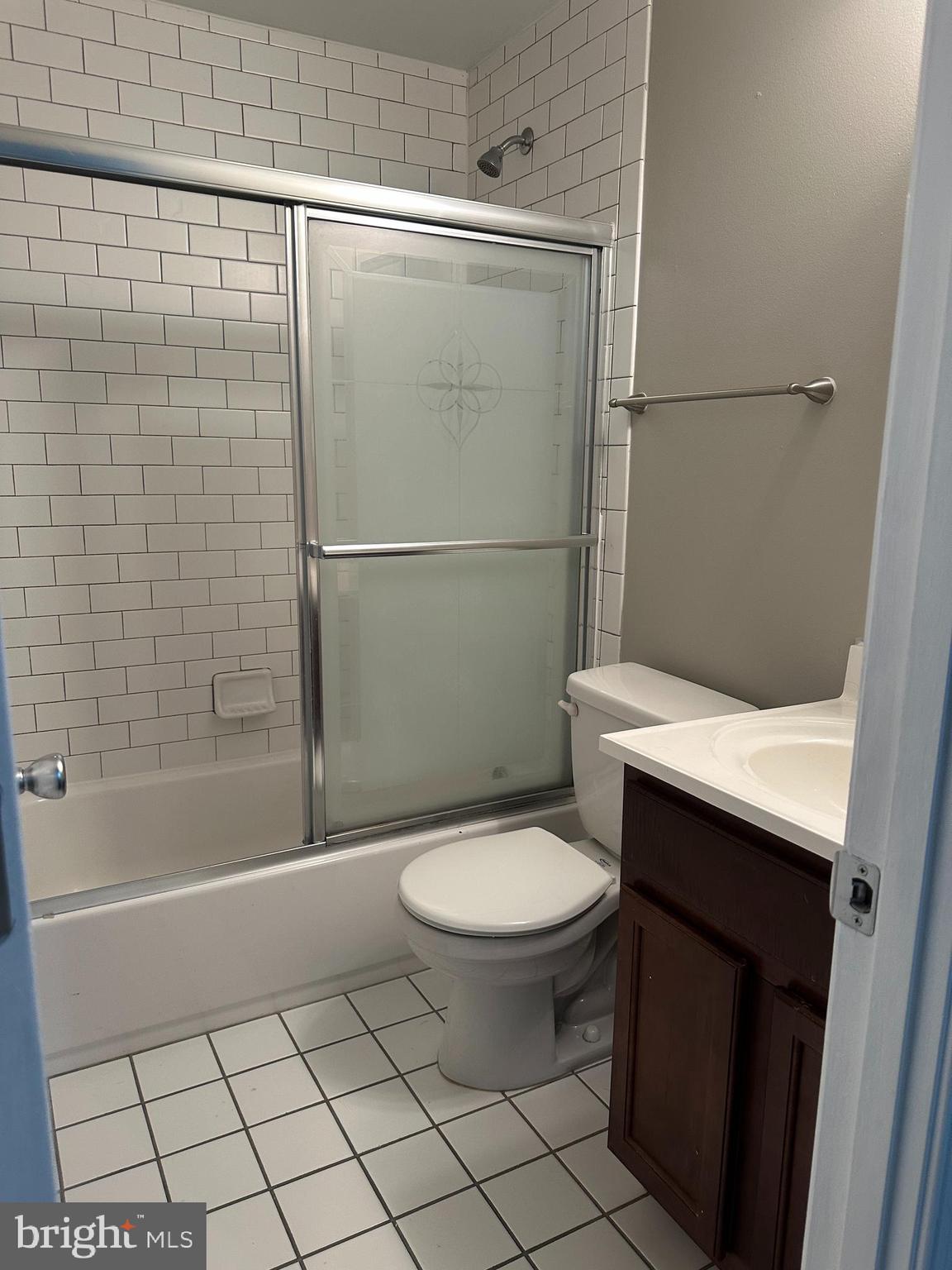 CROFTON SQUARE - Residential Lease