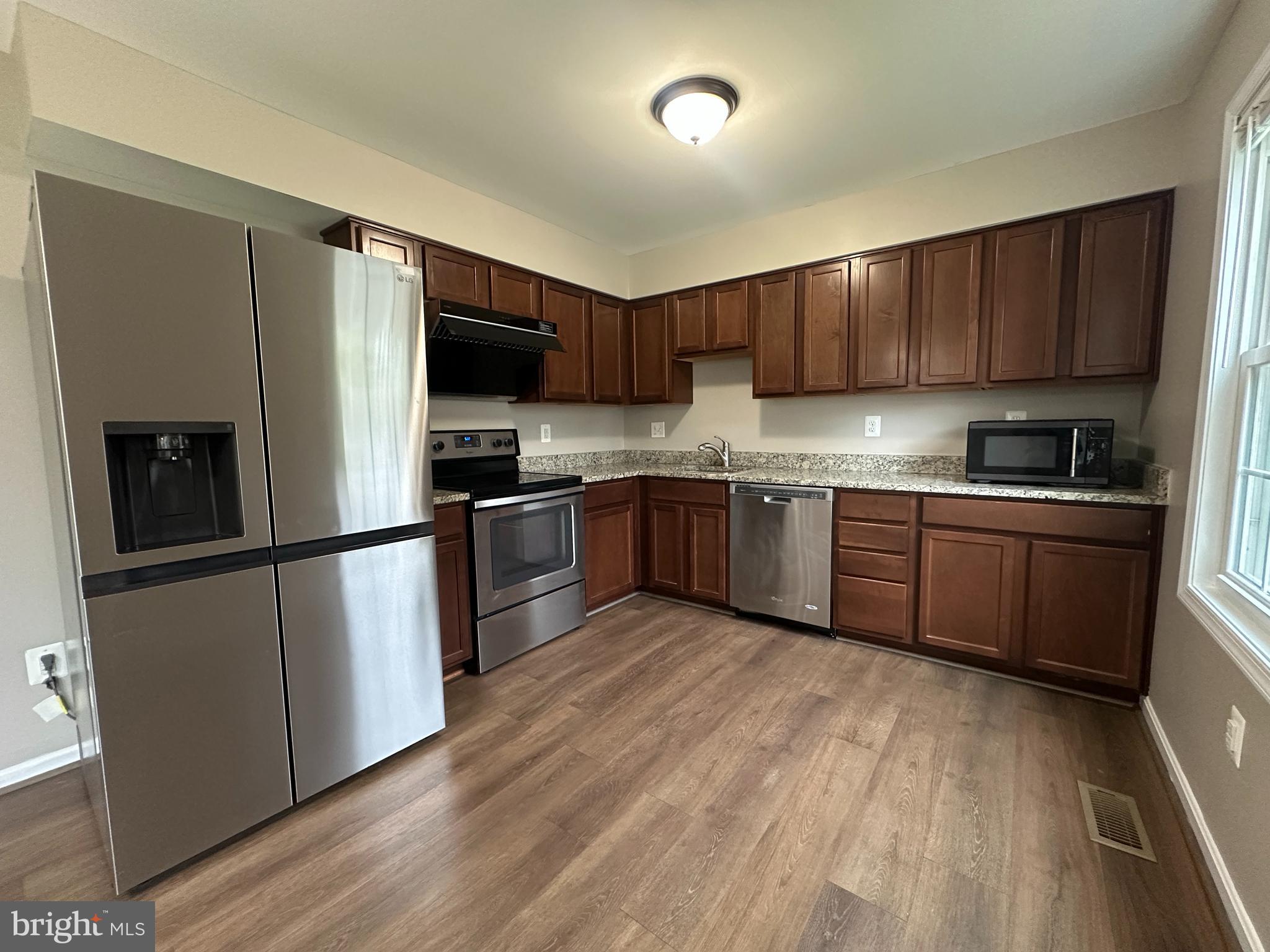 CROFTON SQUARE - Residential Lease