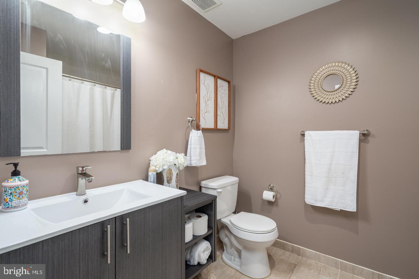 EAST KENSINGTON - Residential