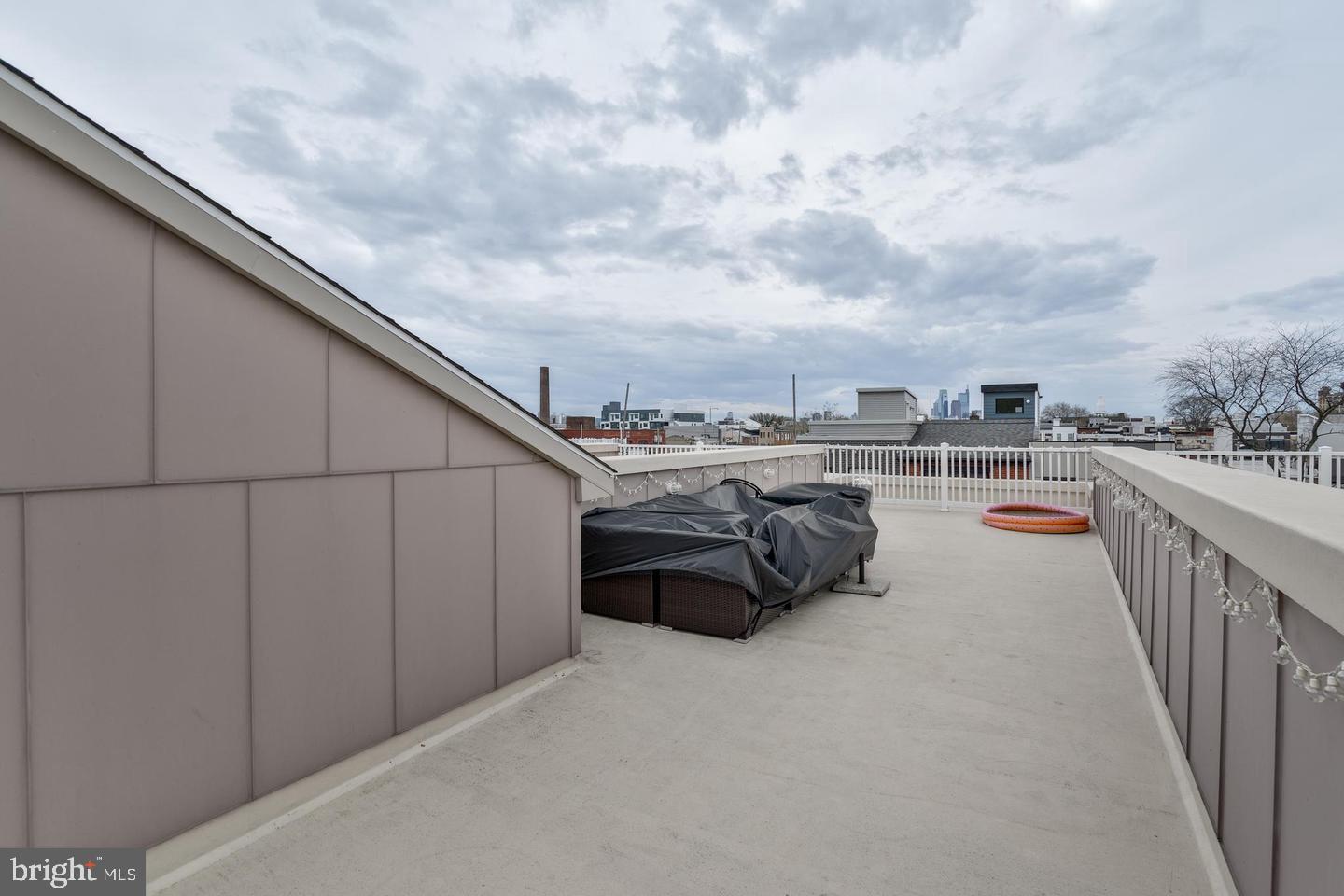 EAST KENSINGTON - Residential