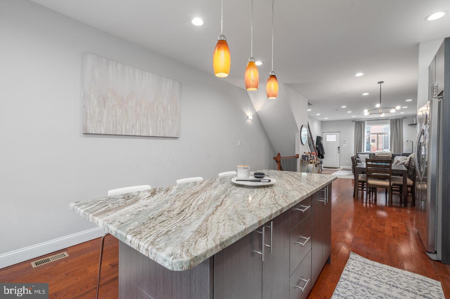 EAST KENSINGTON - Residential