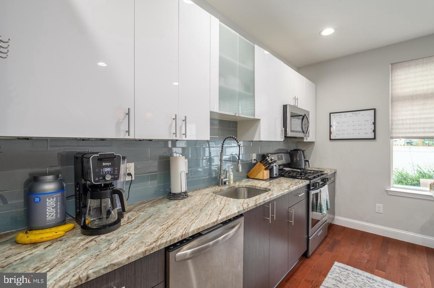 EAST KENSINGTON - Residential