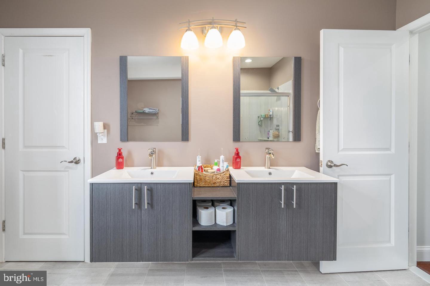 EAST KENSINGTON - Residential