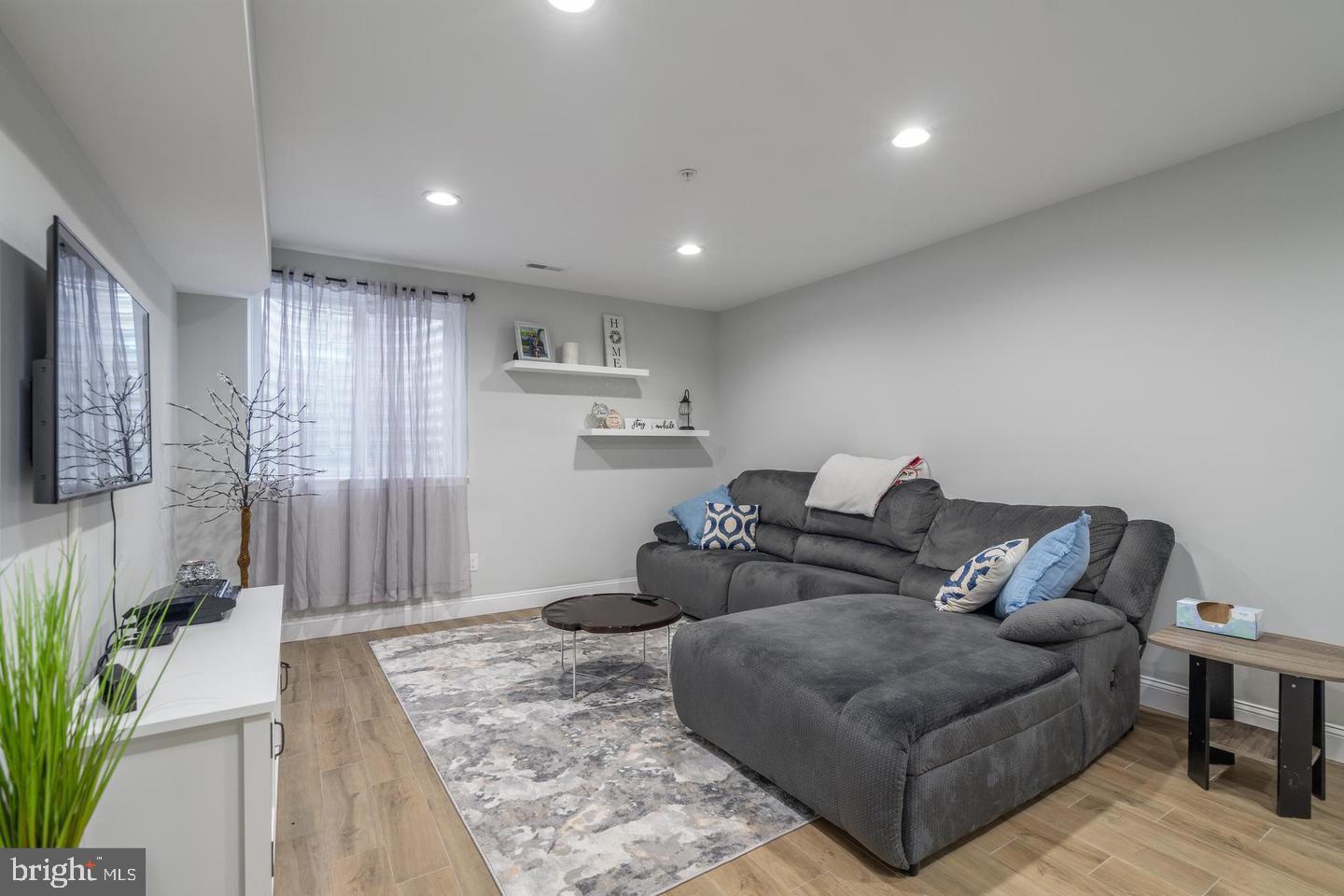 EAST KENSINGTON - Residential