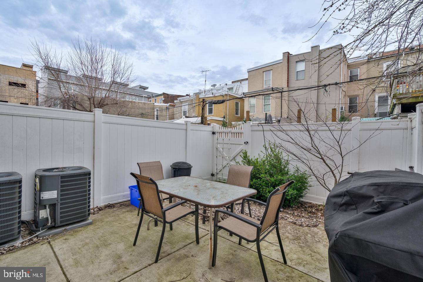 EAST KENSINGTON - Residential