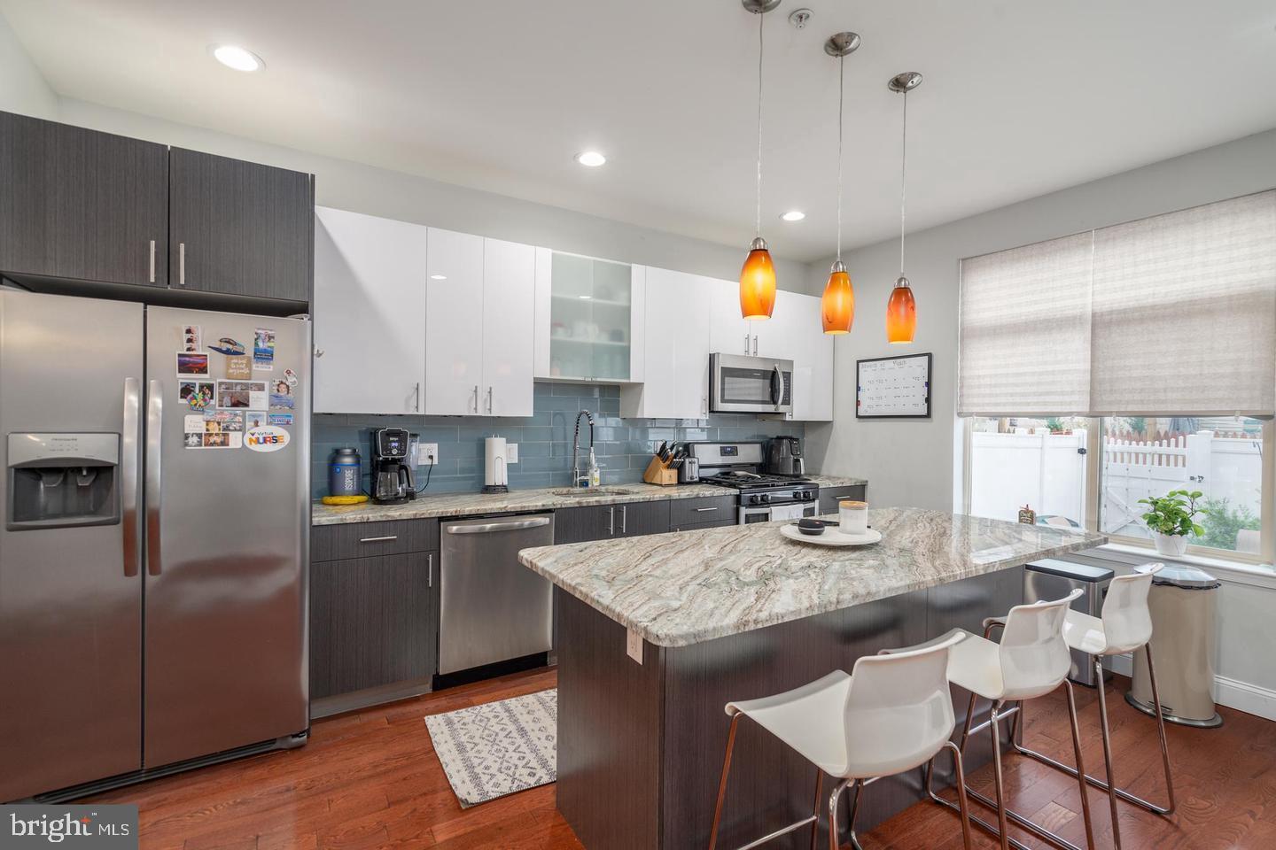 EAST KENSINGTON - Residential