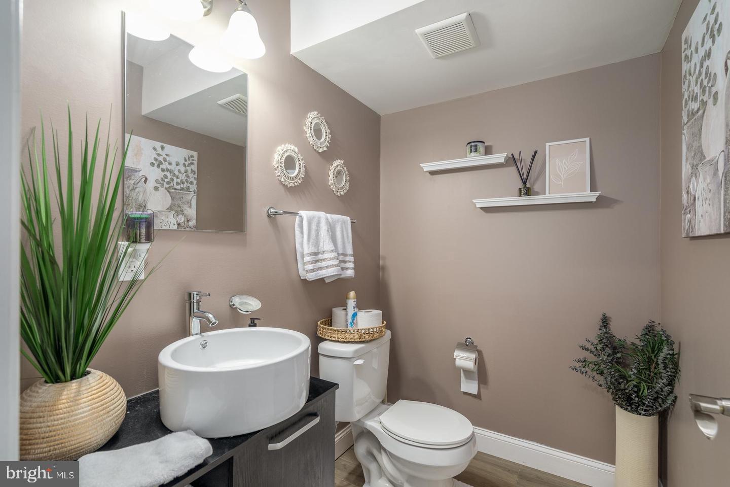 EAST KENSINGTON - Residential