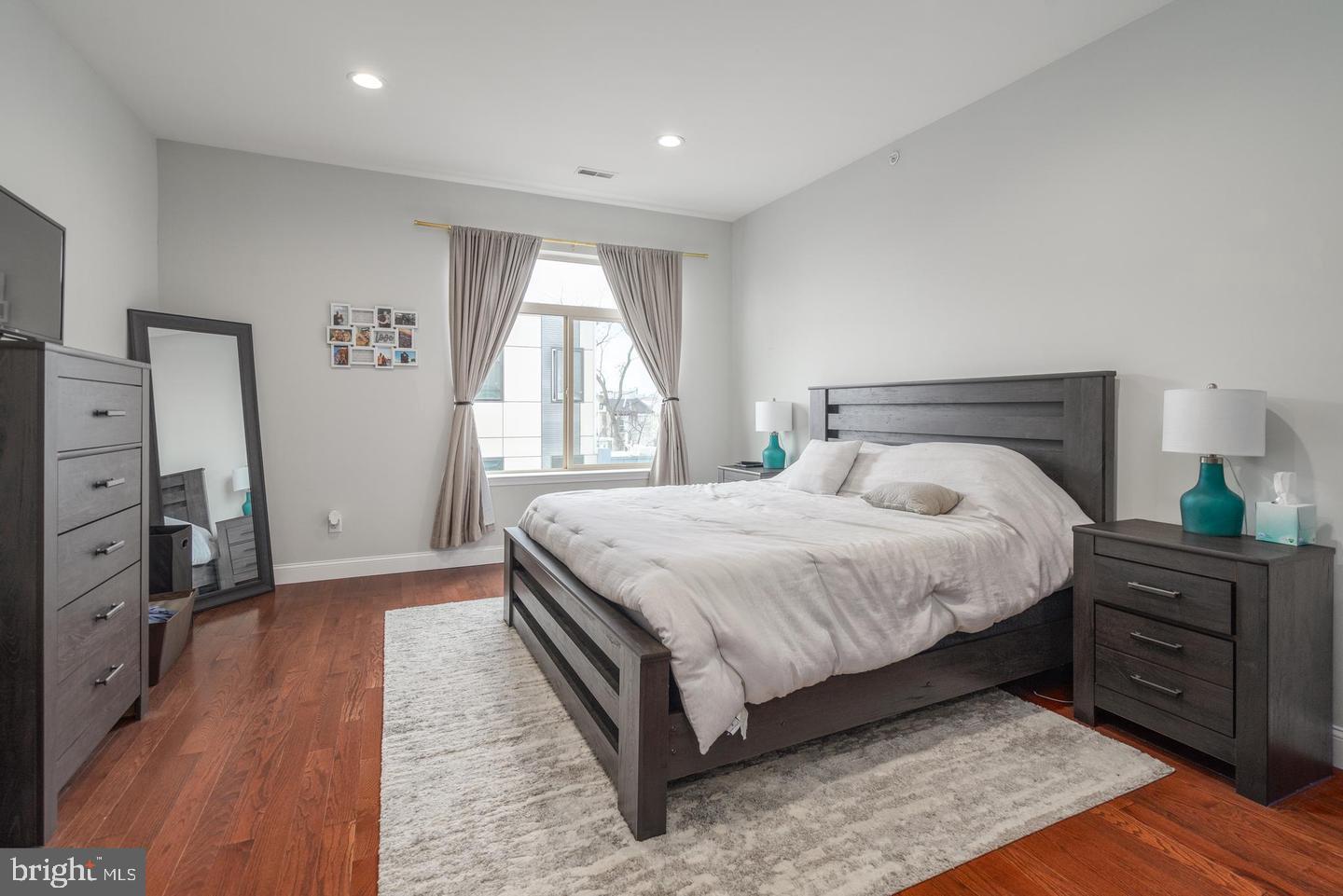 EAST KENSINGTON - Residential