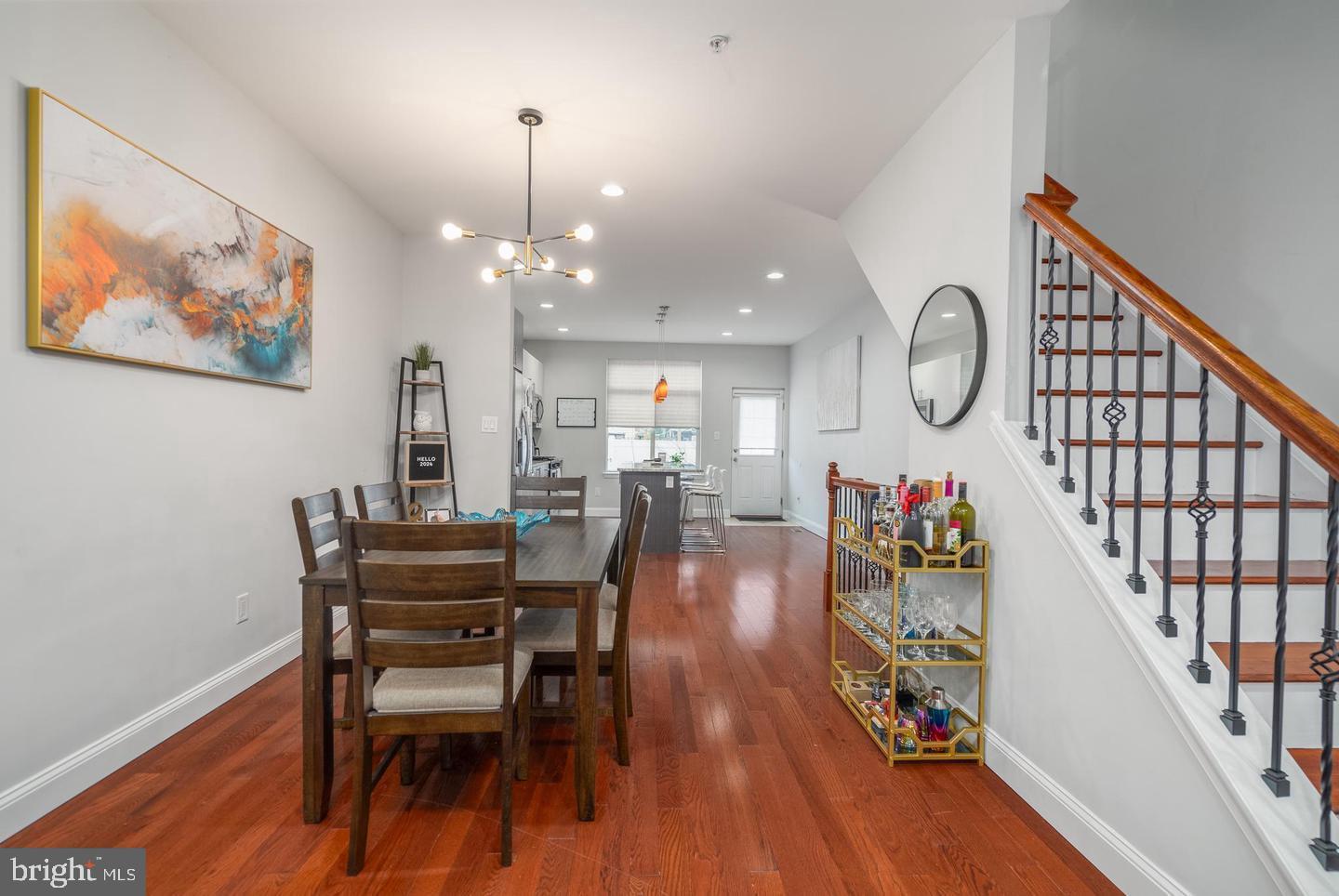 EAST KENSINGTON - Residential