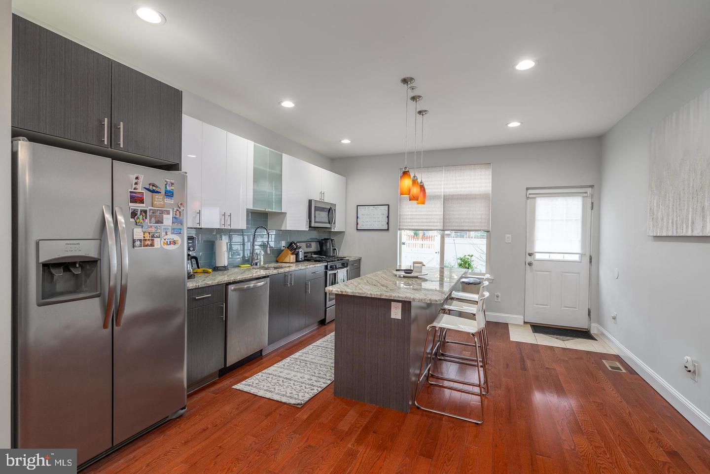 EAST KENSINGTON - Residential