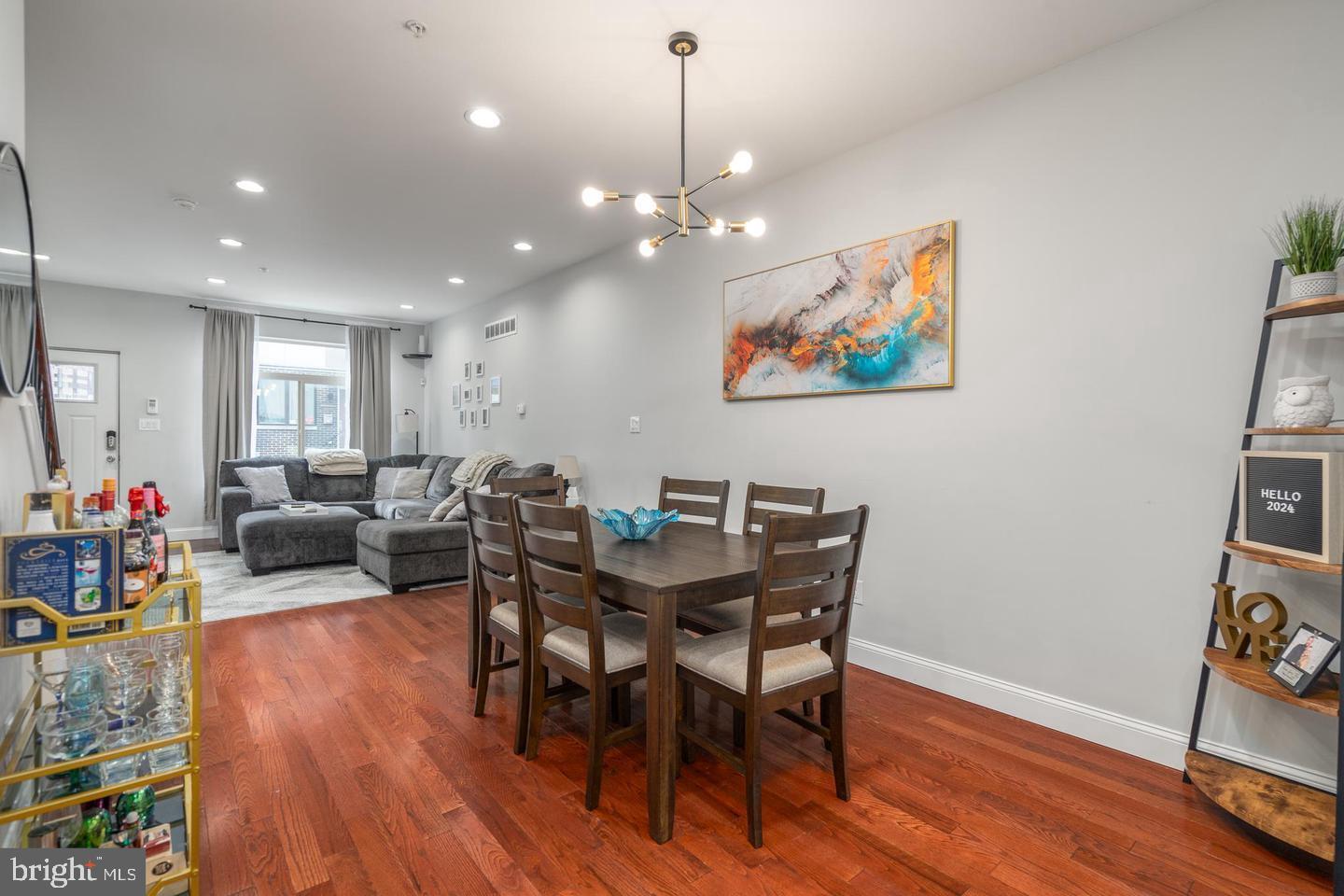 EAST KENSINGTON - Residential