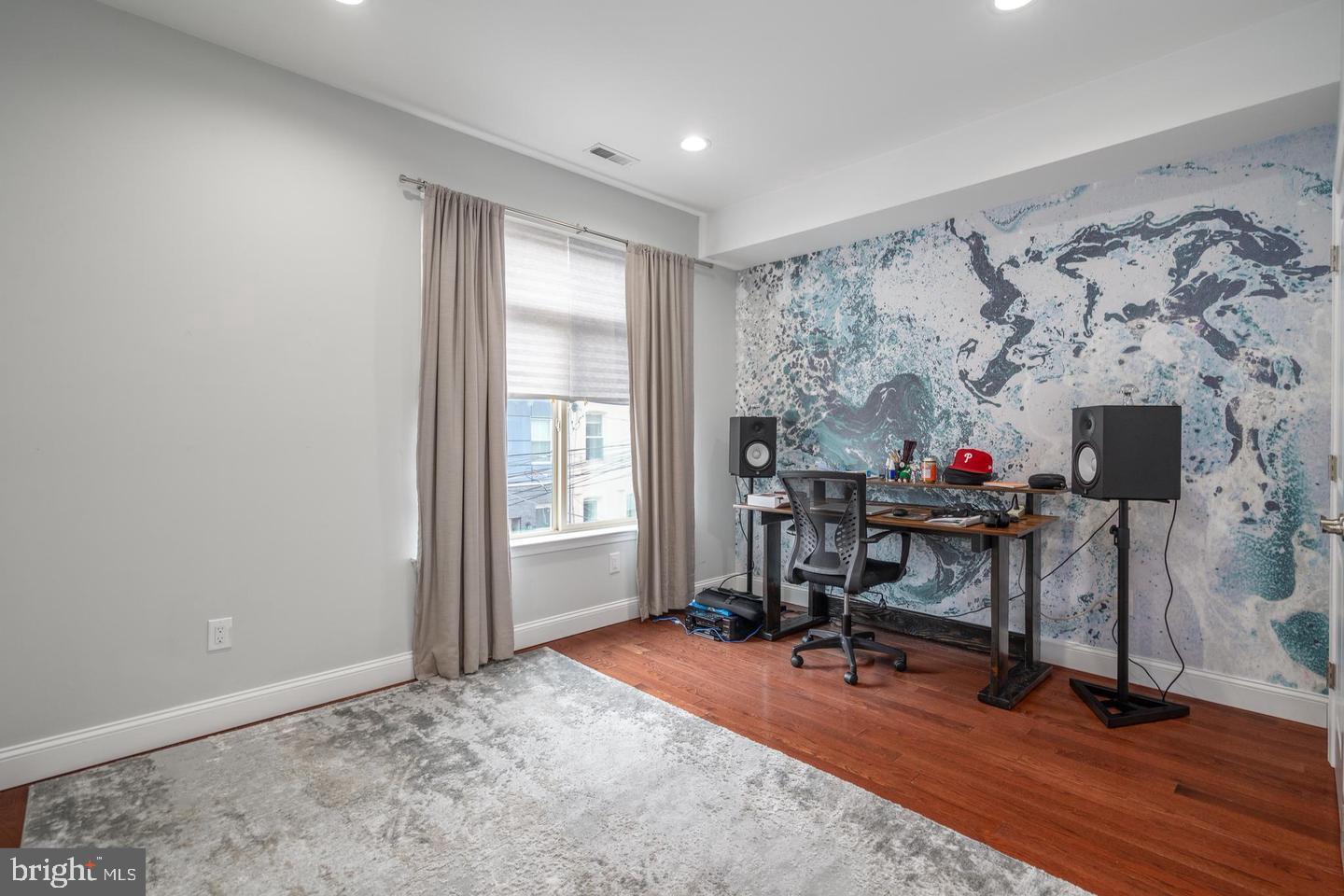 EAST KENSINGTON - Residential