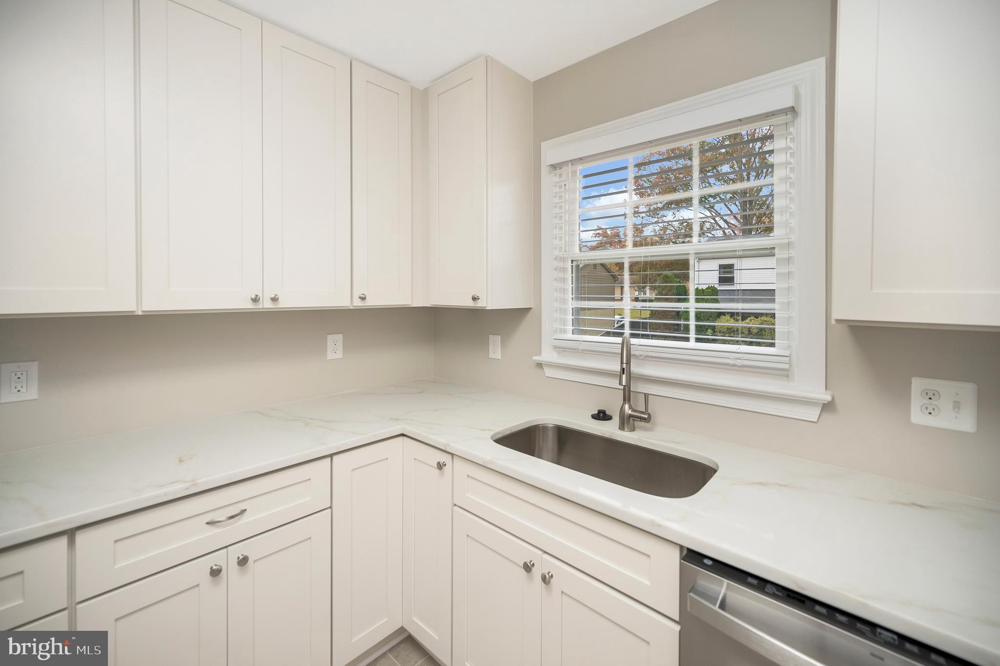 STONEYBROOKE - Residential