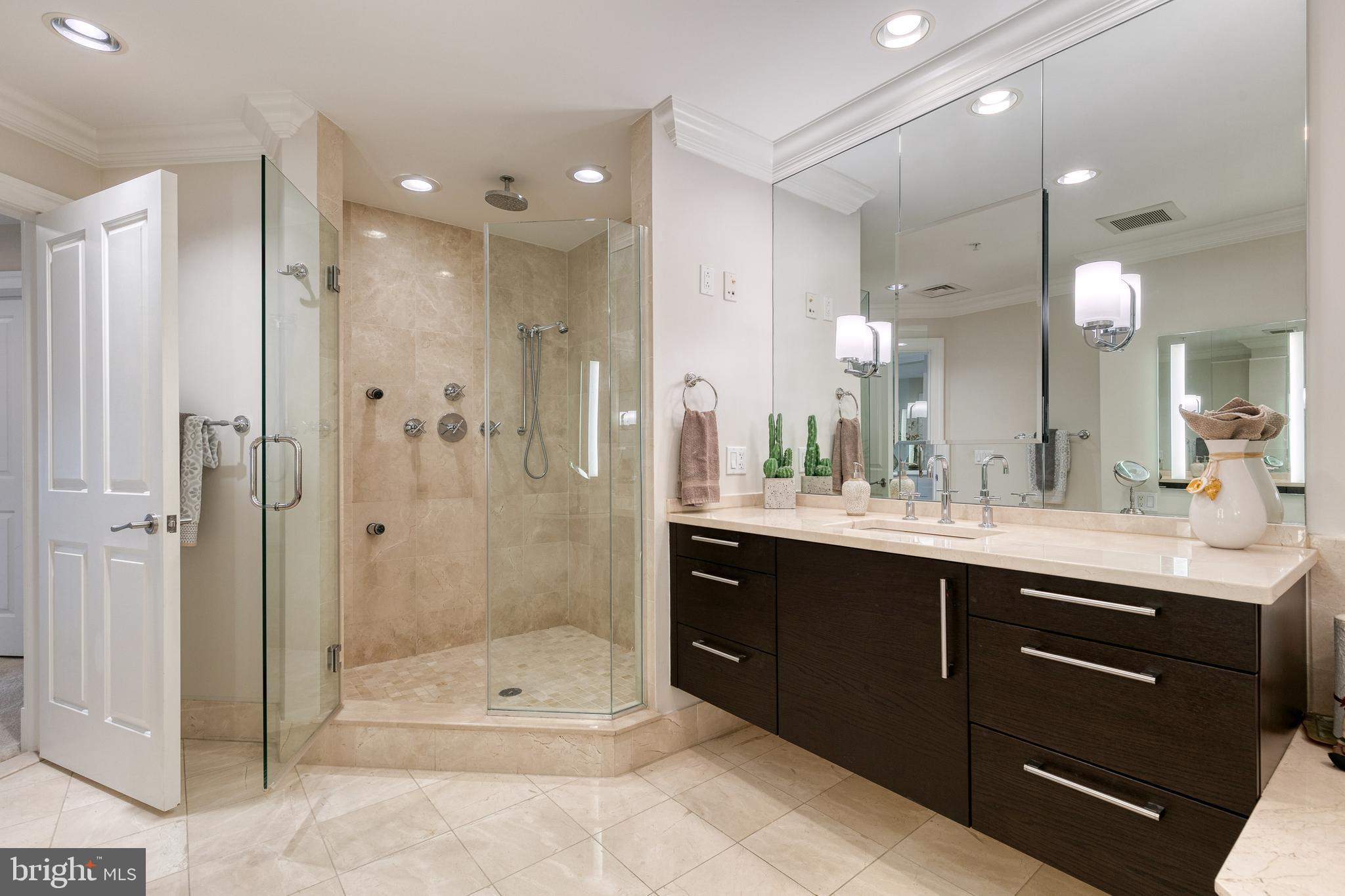 THE RITZ-CARLTON RESIDENCES - Residential