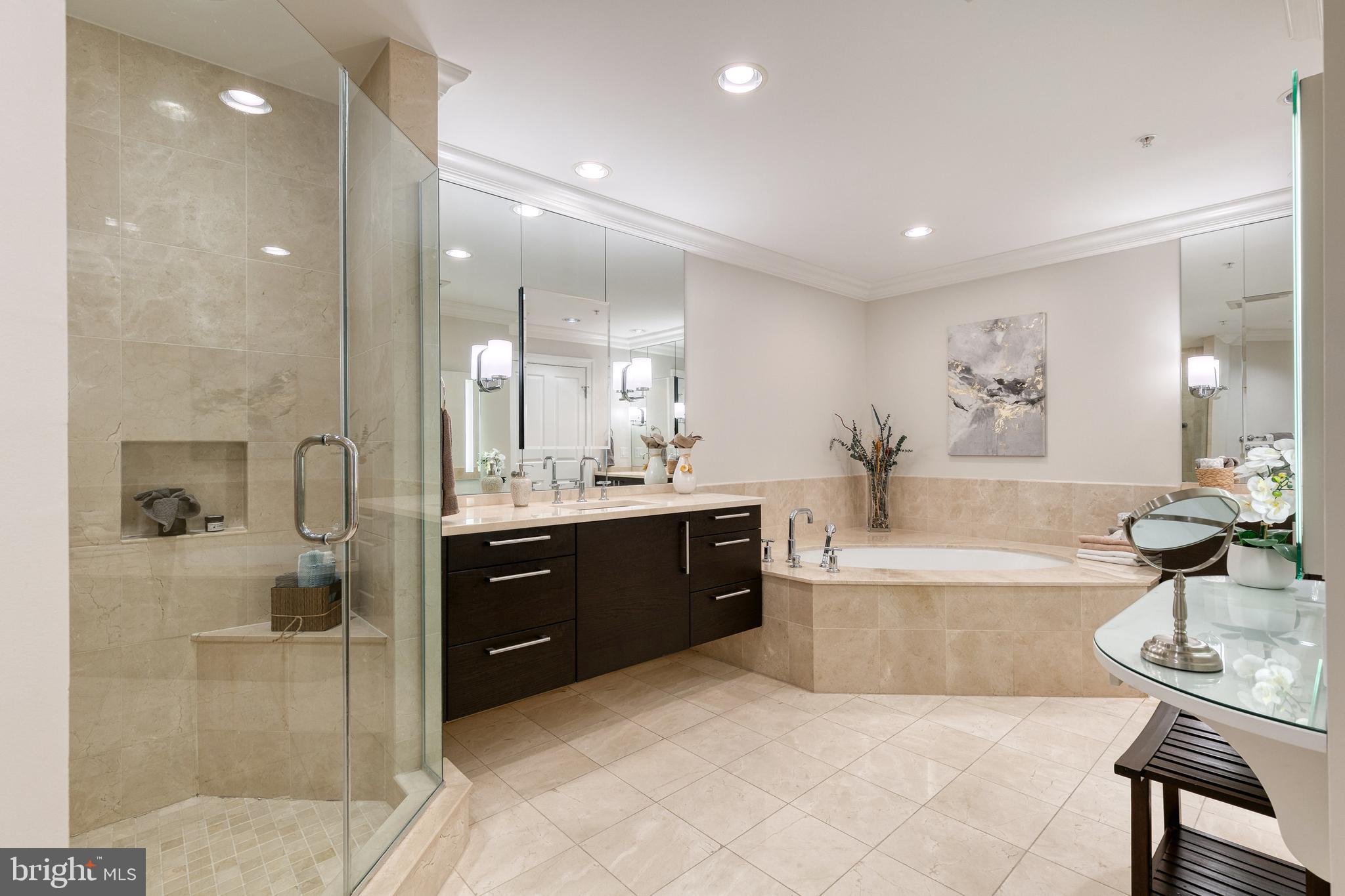 THE RITZ-CARLTON RESIDENCES - Residential