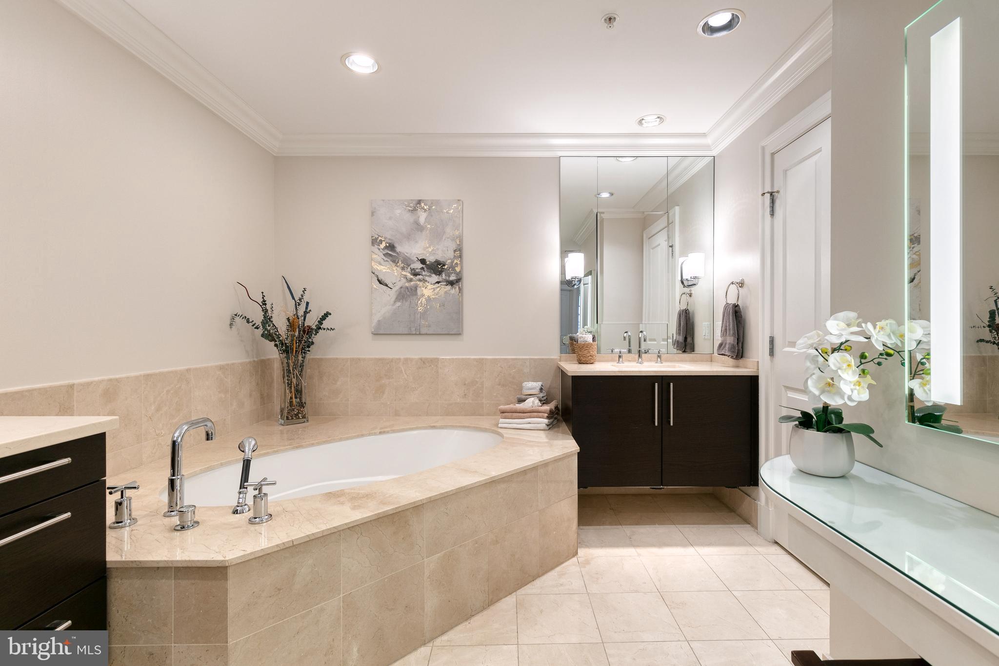 THE RITZ-CARLTON RESIDENCES - Residential