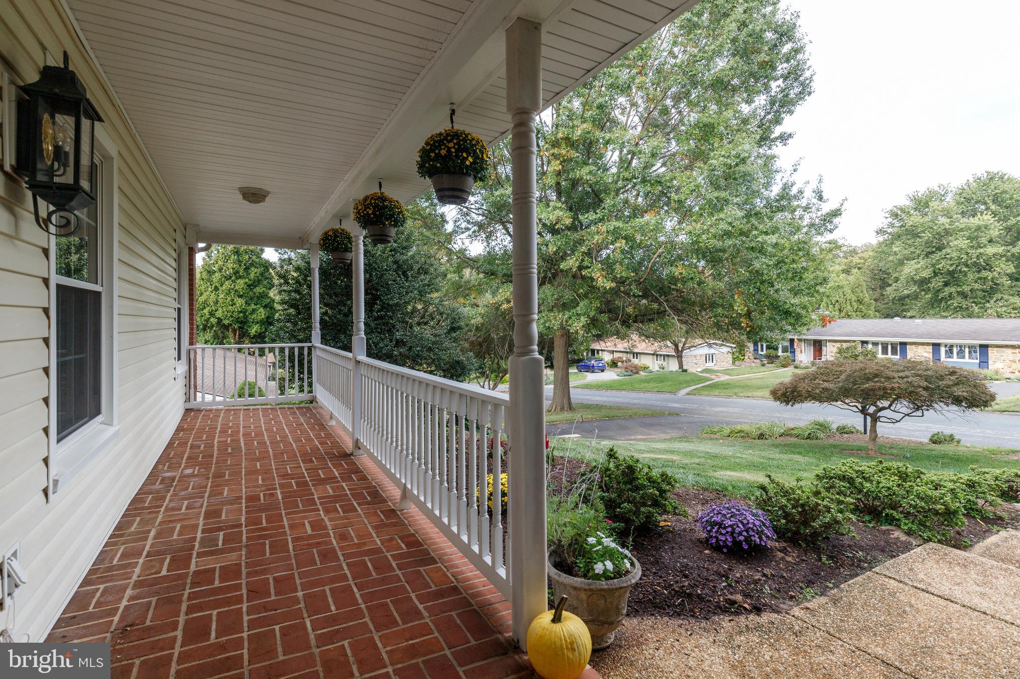 1402 AUTUMN LEAF ROAD