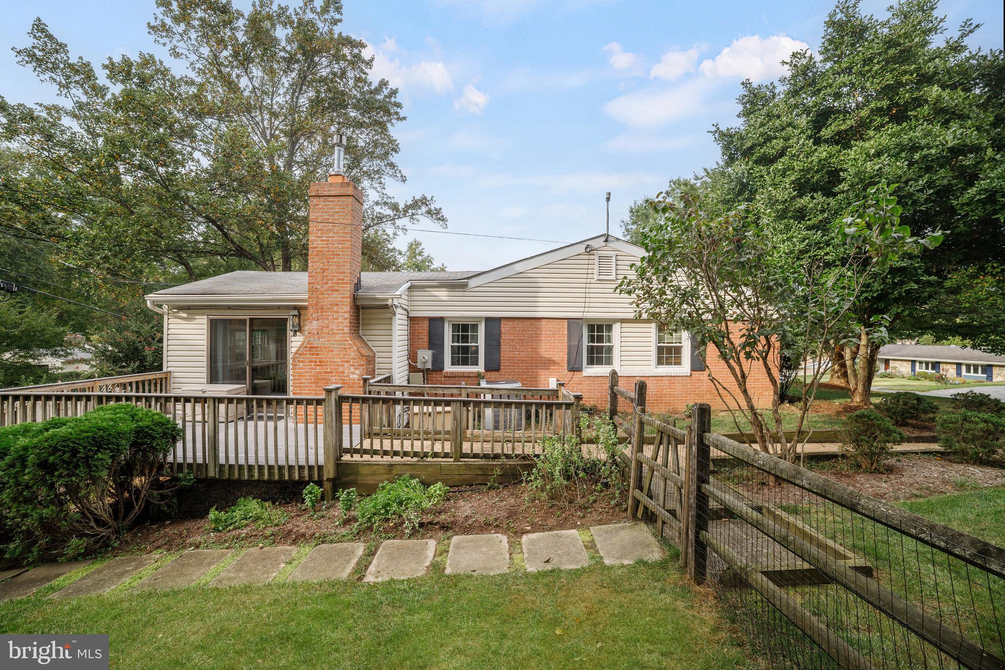 1402 AUTUMN LEAF ROAD