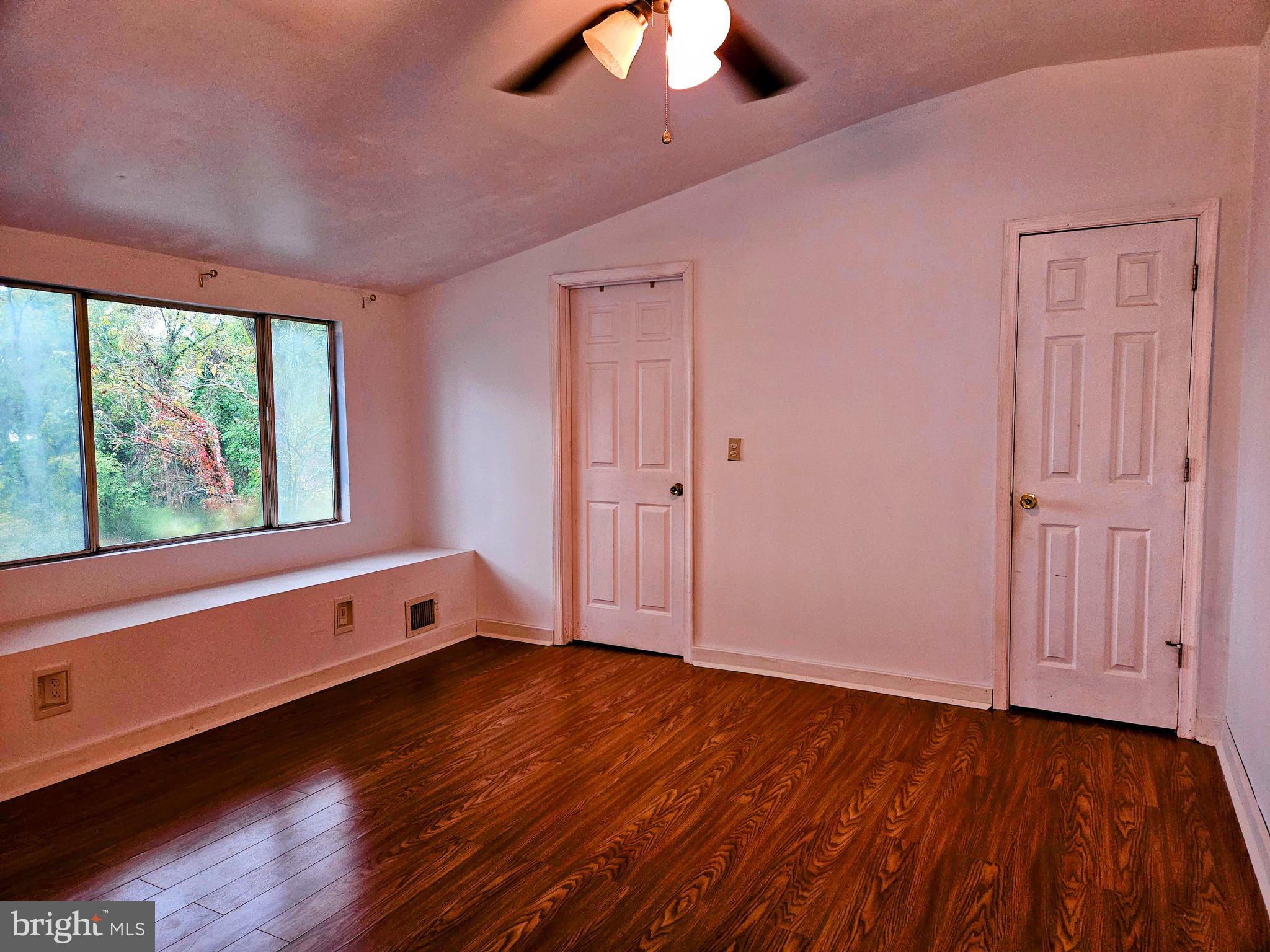 LAKE SHORE - Residential Lease