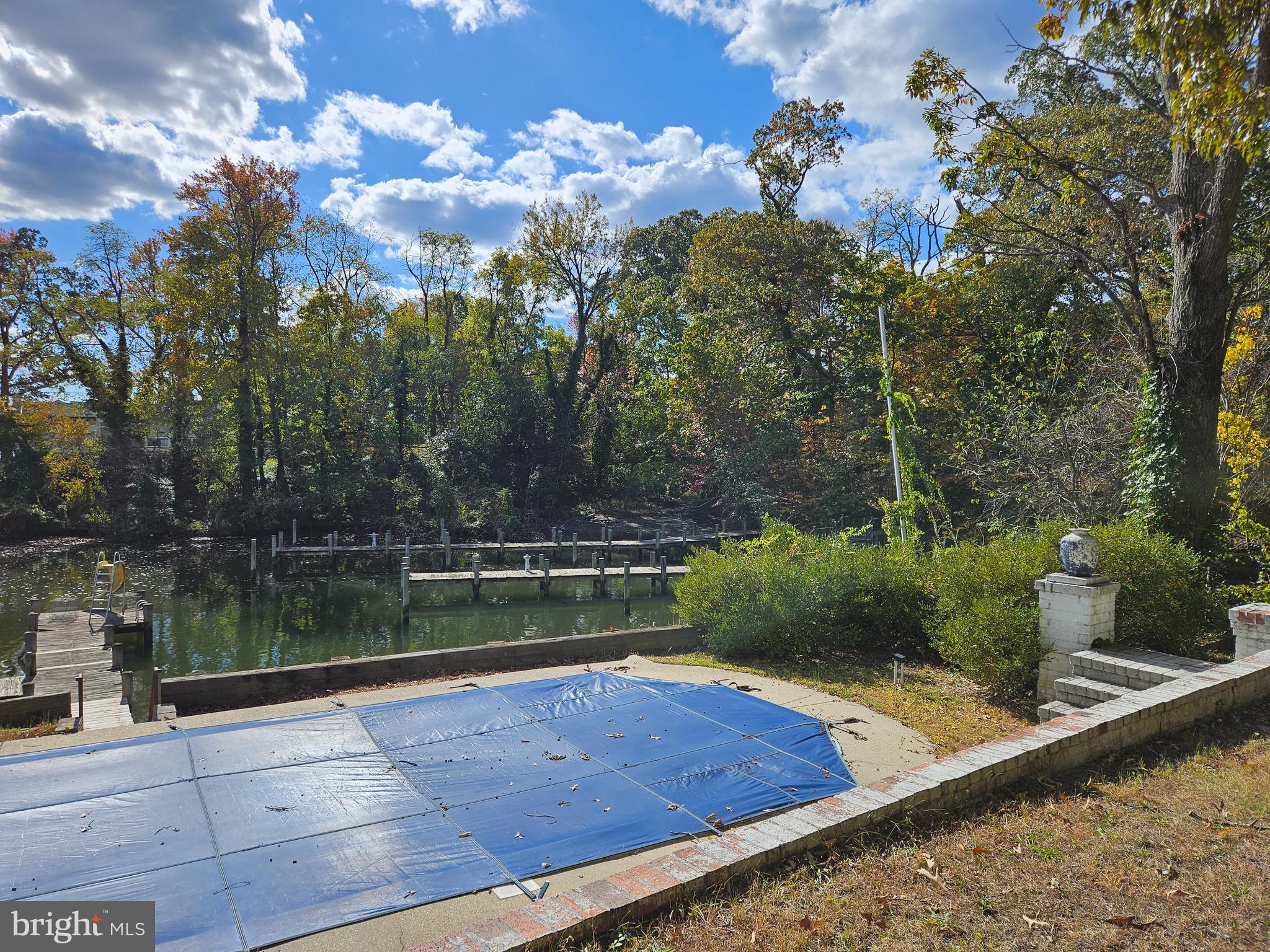 LAKE SHORE - Residential Lease