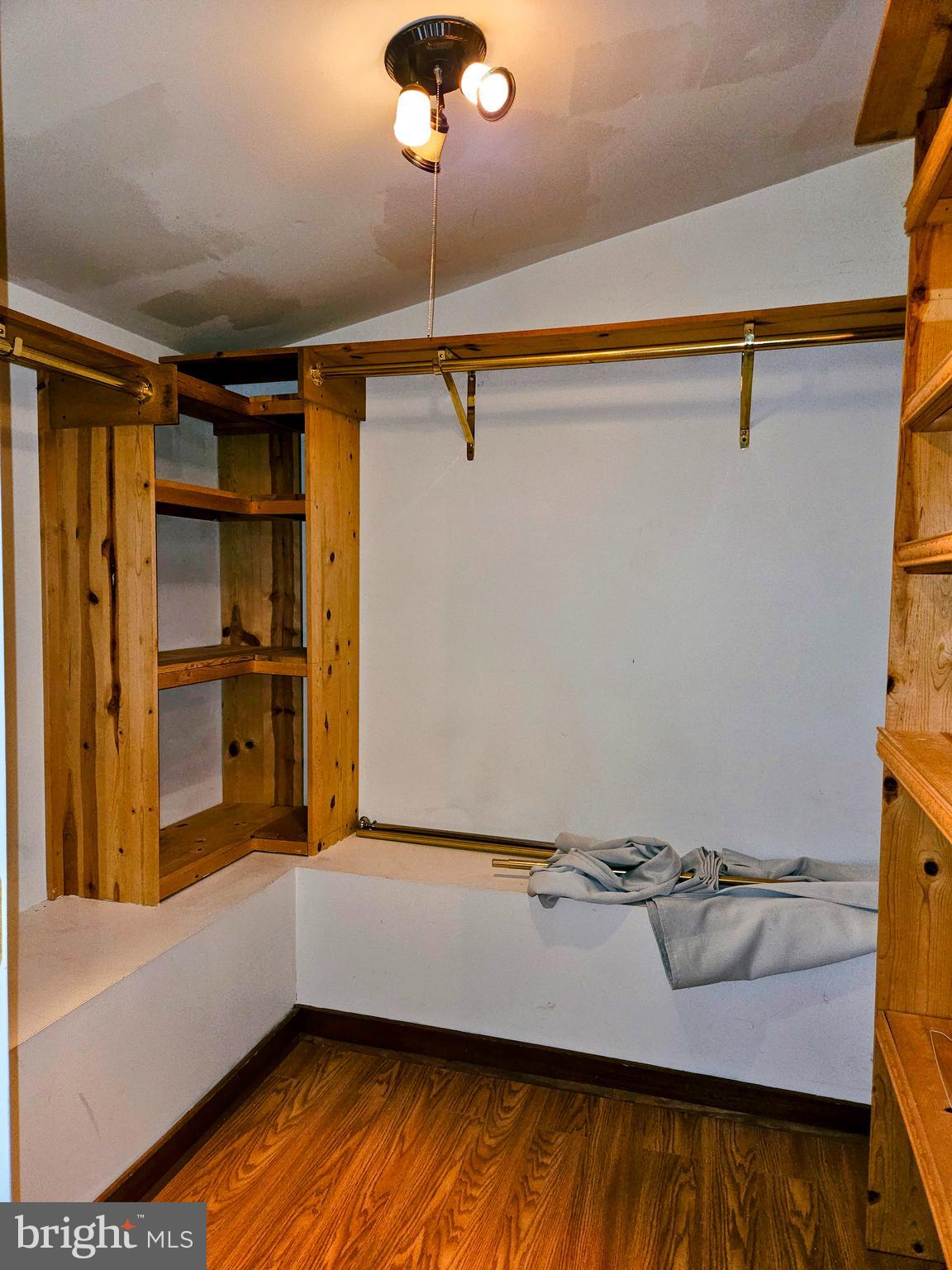 LAKE SHORE - Residential Lease