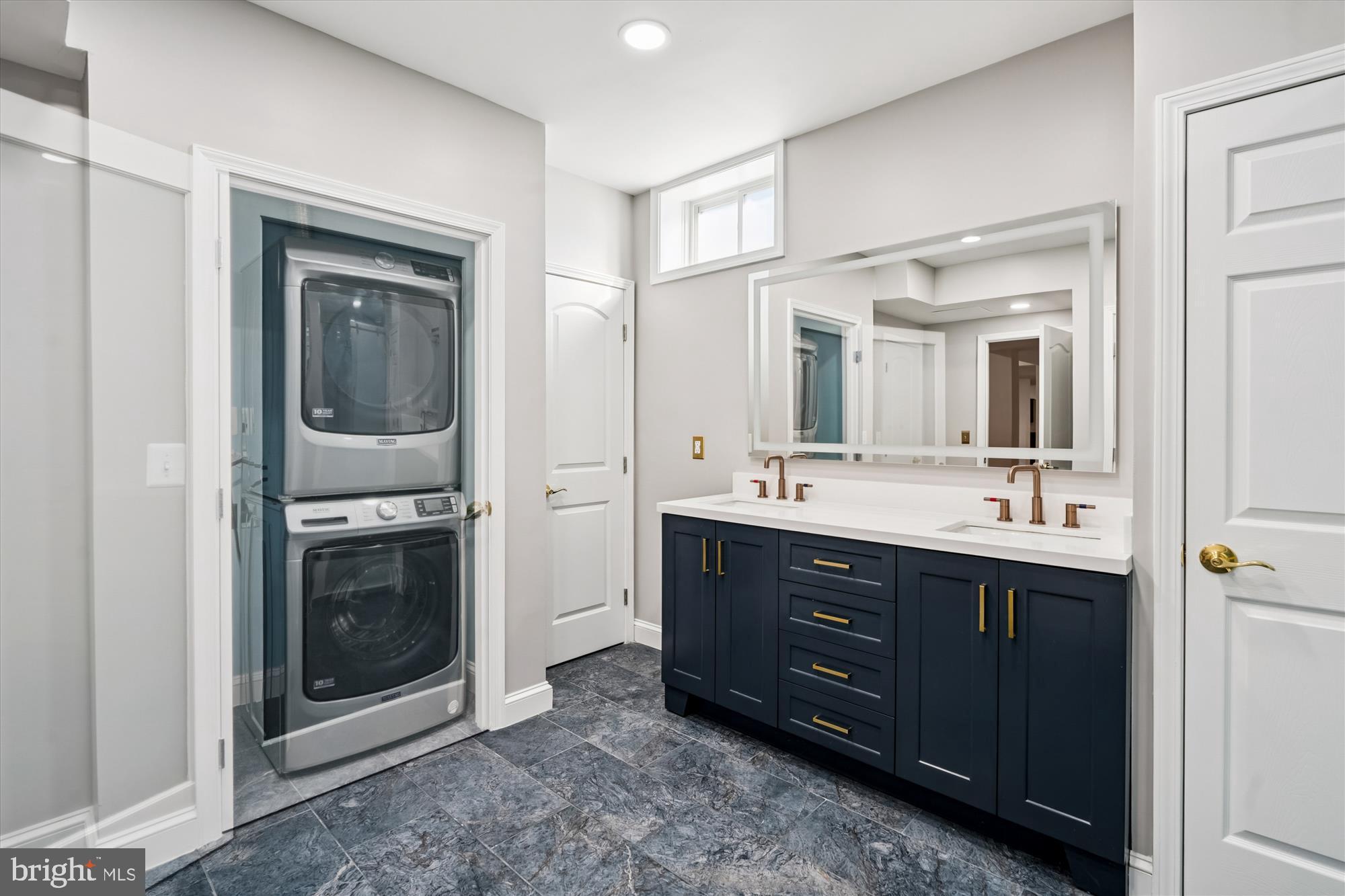 HUNTERS POND - Residential