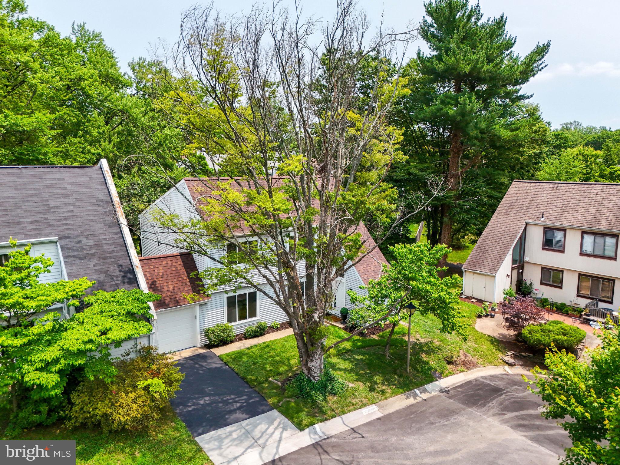 1496 ROUNDLEAF COURT