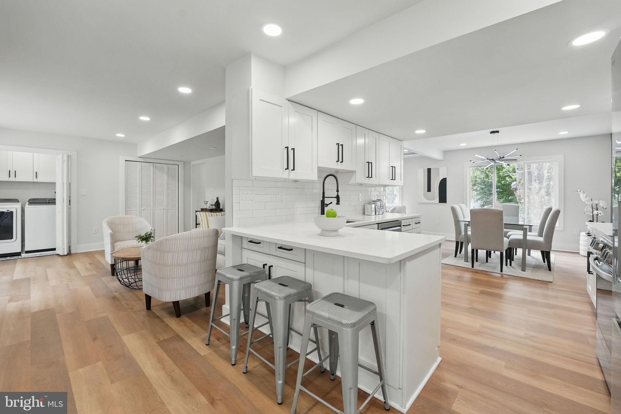 REGENCY SQUARE - Residential