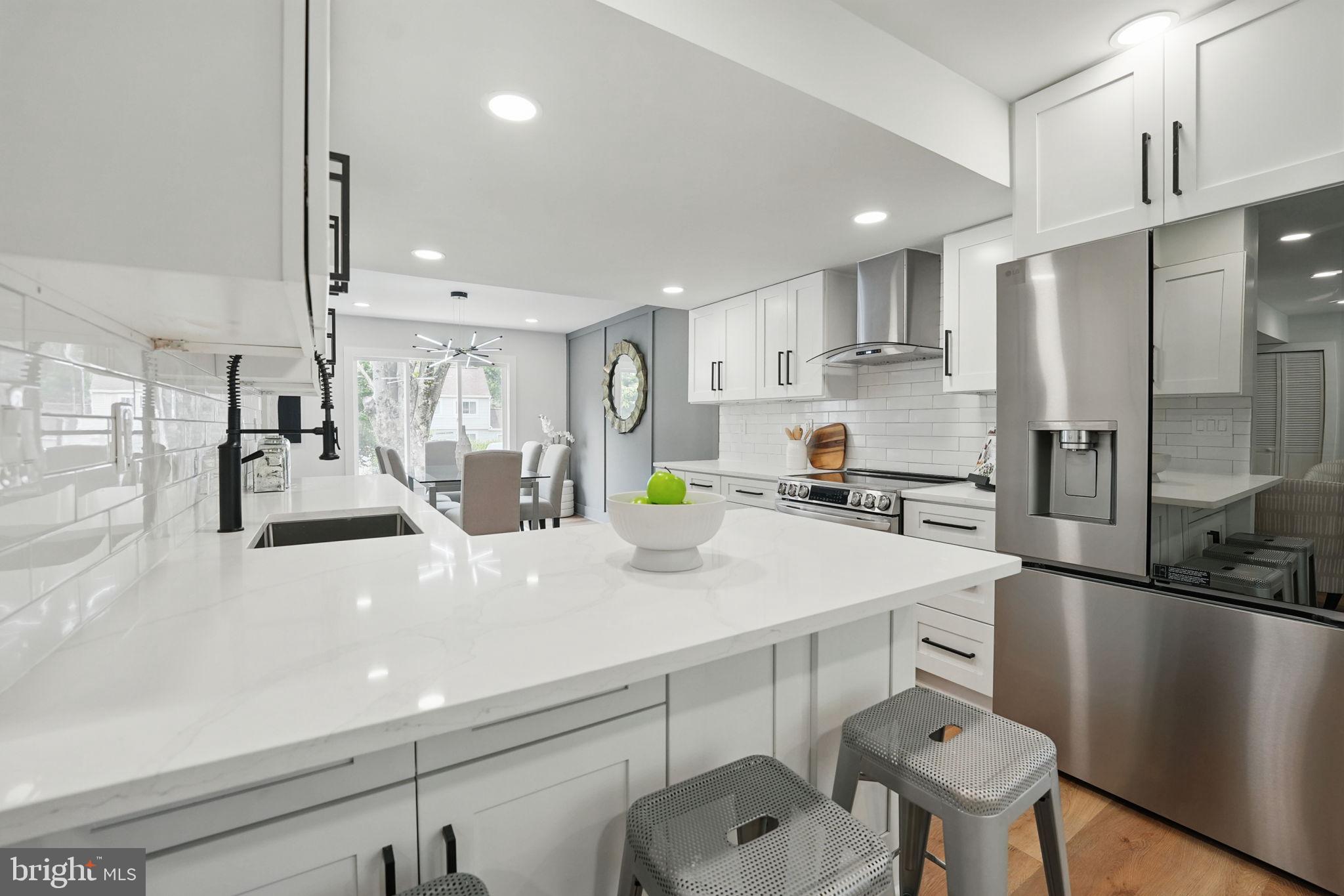 REGENCY SQUARE - Residential