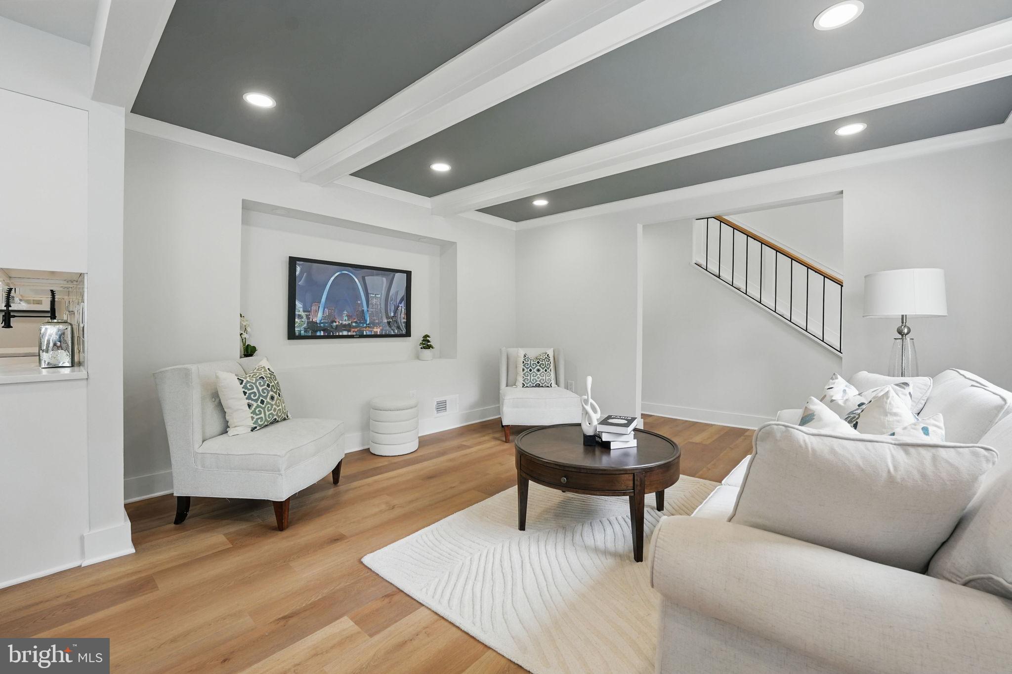 REGENCY SQUARE - Residential